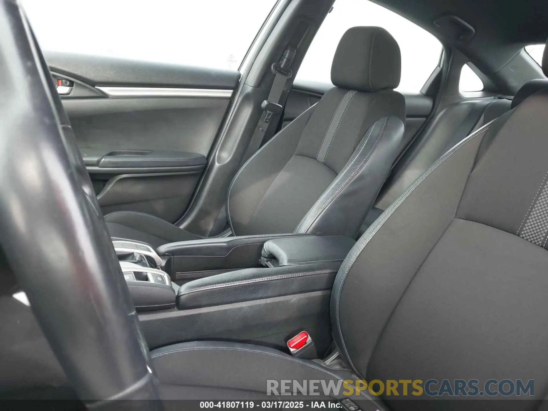 18 Photograph of a damaged car 19XFC2F85KE200828 HONDA CIVIC 2019
