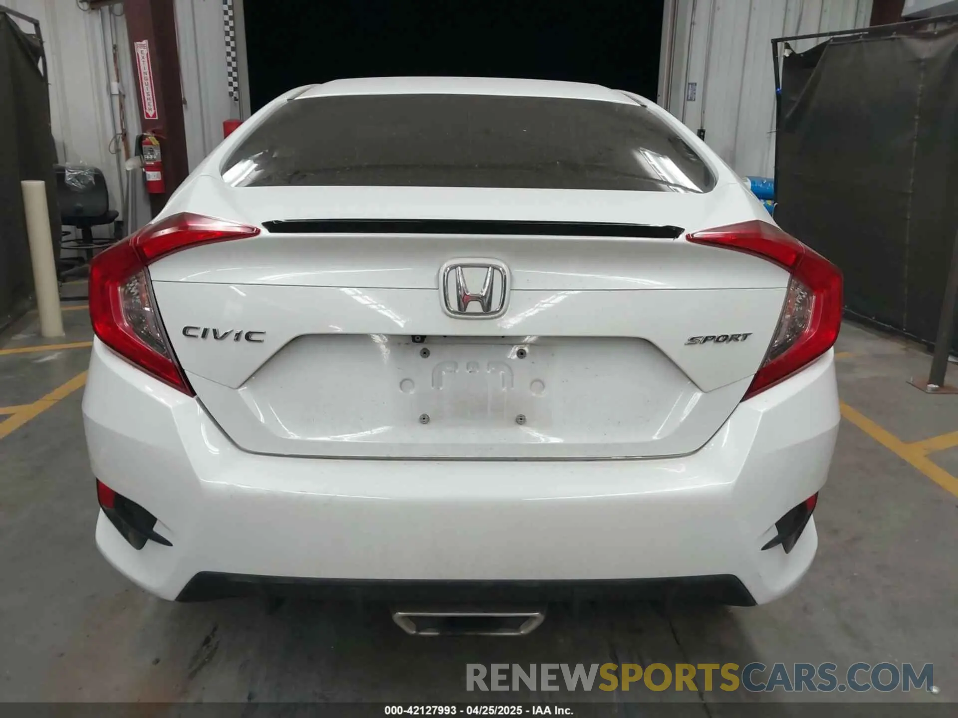 16 Photograph of a damaged car 19XFC2F86KE022749 HONDA CIVIC 2019