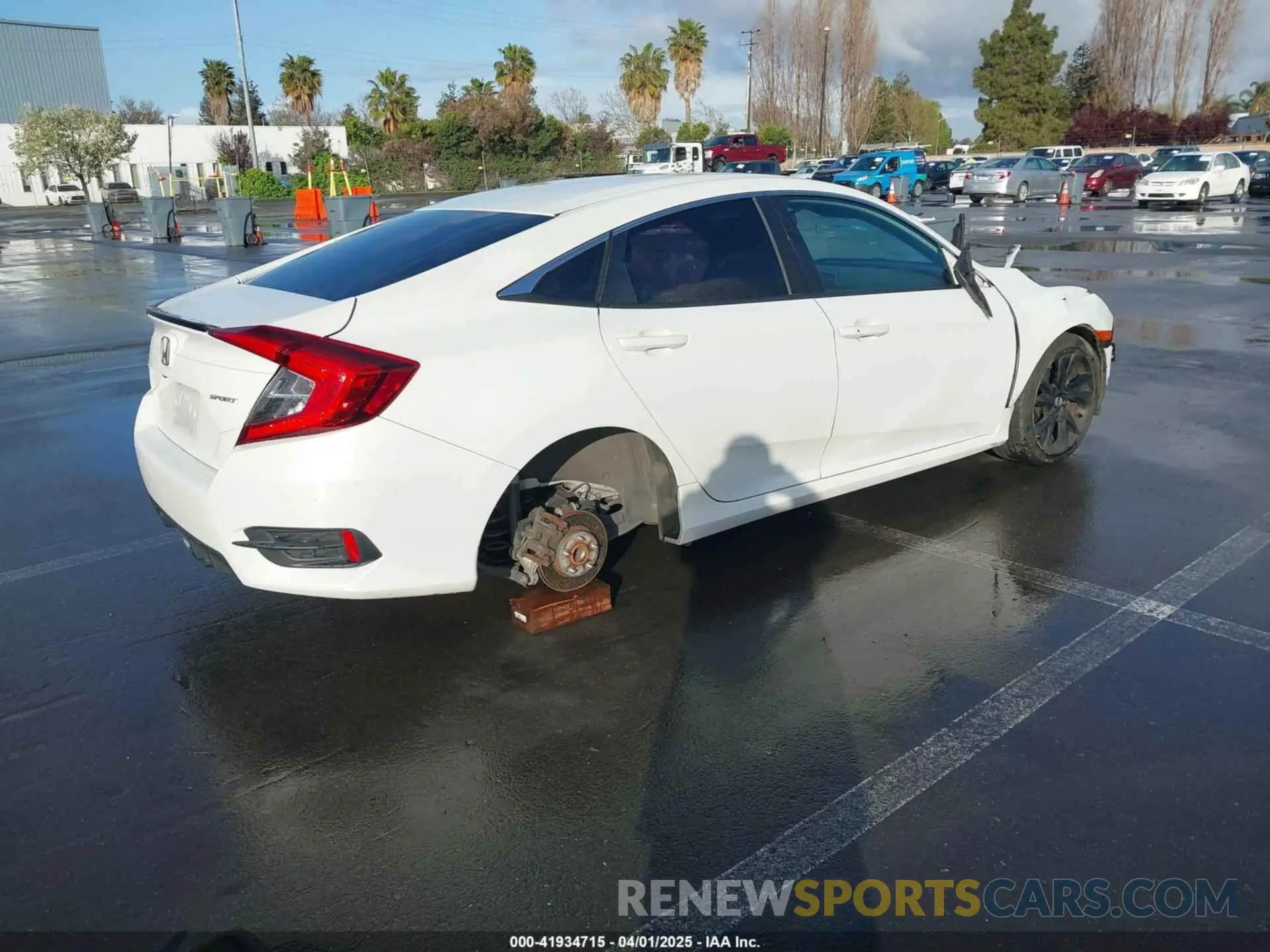 4 Photograph of a damaged car 19XFC2F86KE215368 HONDA CIVIC 2019
