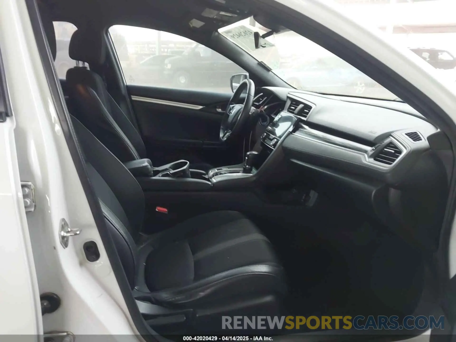 5 Photograph of a damaged car 19XFC2F87KE040483 HONDA CIVIC 2019