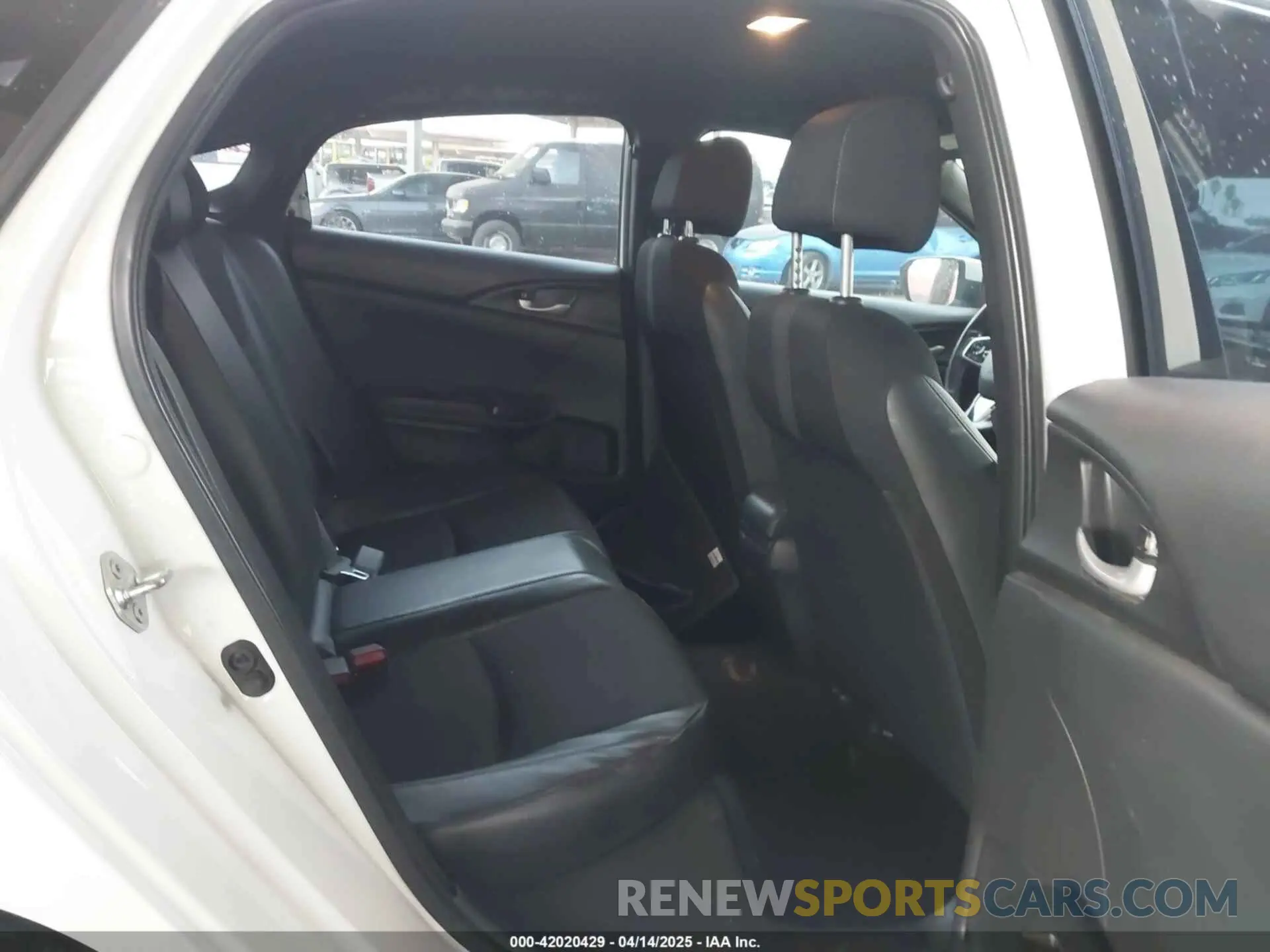8 Photograph of a damaged car 19XFC2F87KE040483 HONDA CIVIC 2019