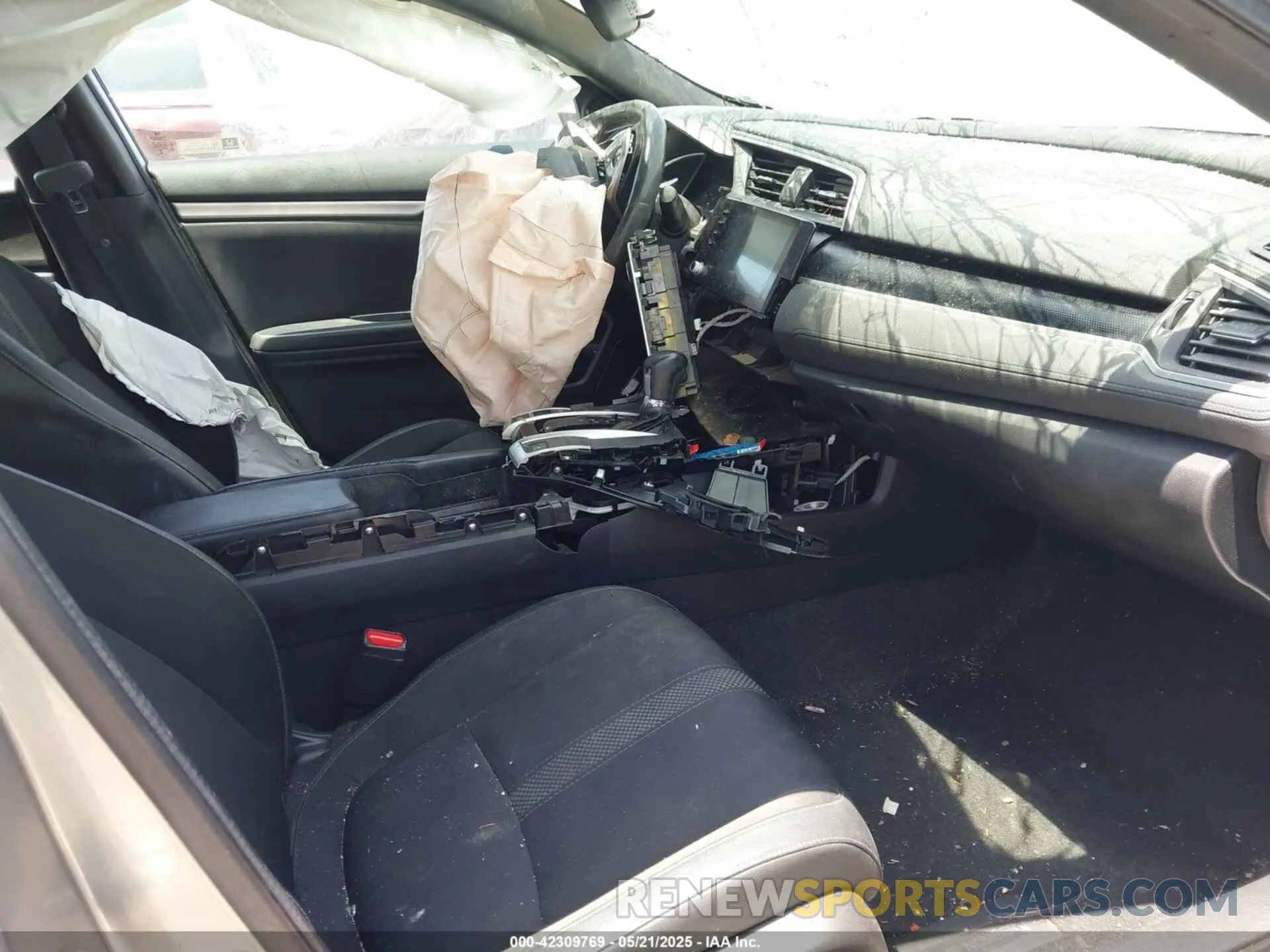 5 Photograph of a damaged car 19XFC2F88KE036734 HONDA CIVIC 2019
