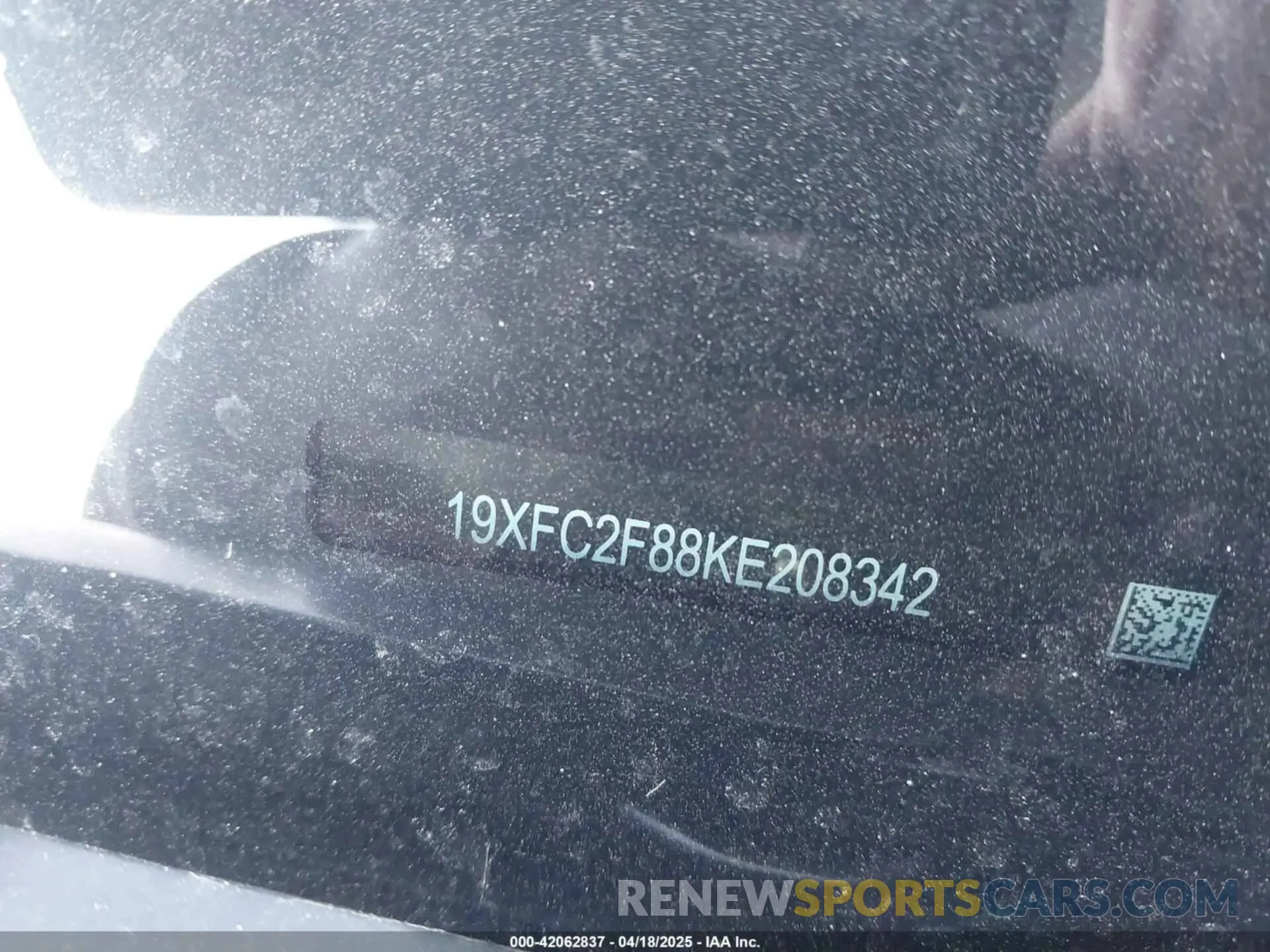 17 Photograph of a damaged car 19XFC2F88KE208342 HONDA CIVIC 2019