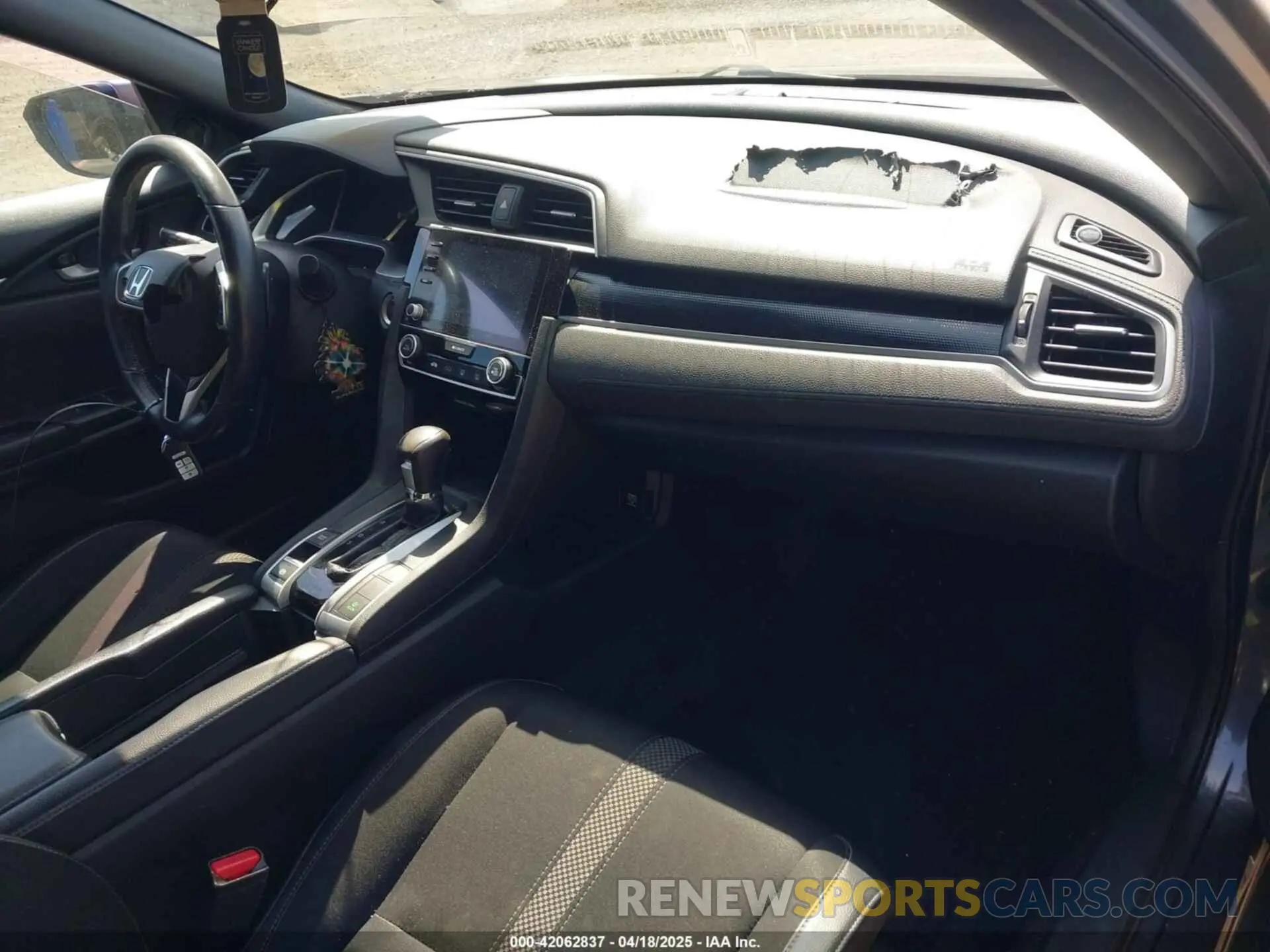 5 Photograph of a damaged car 19XFC2F88KE208342 HONDA CIVIC 2019