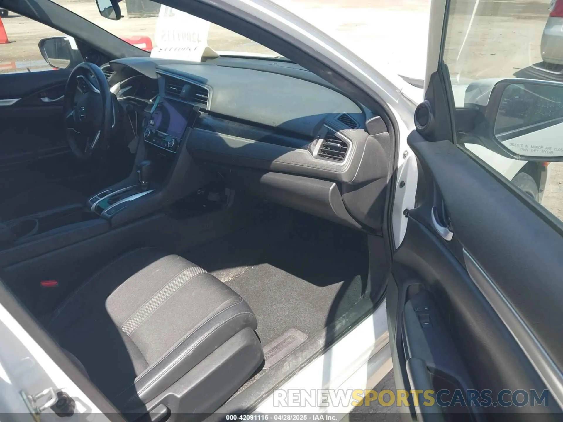 5 Photograph of a damaged car 19XFC2F8XKE026657 HONDA CIVIC 2019