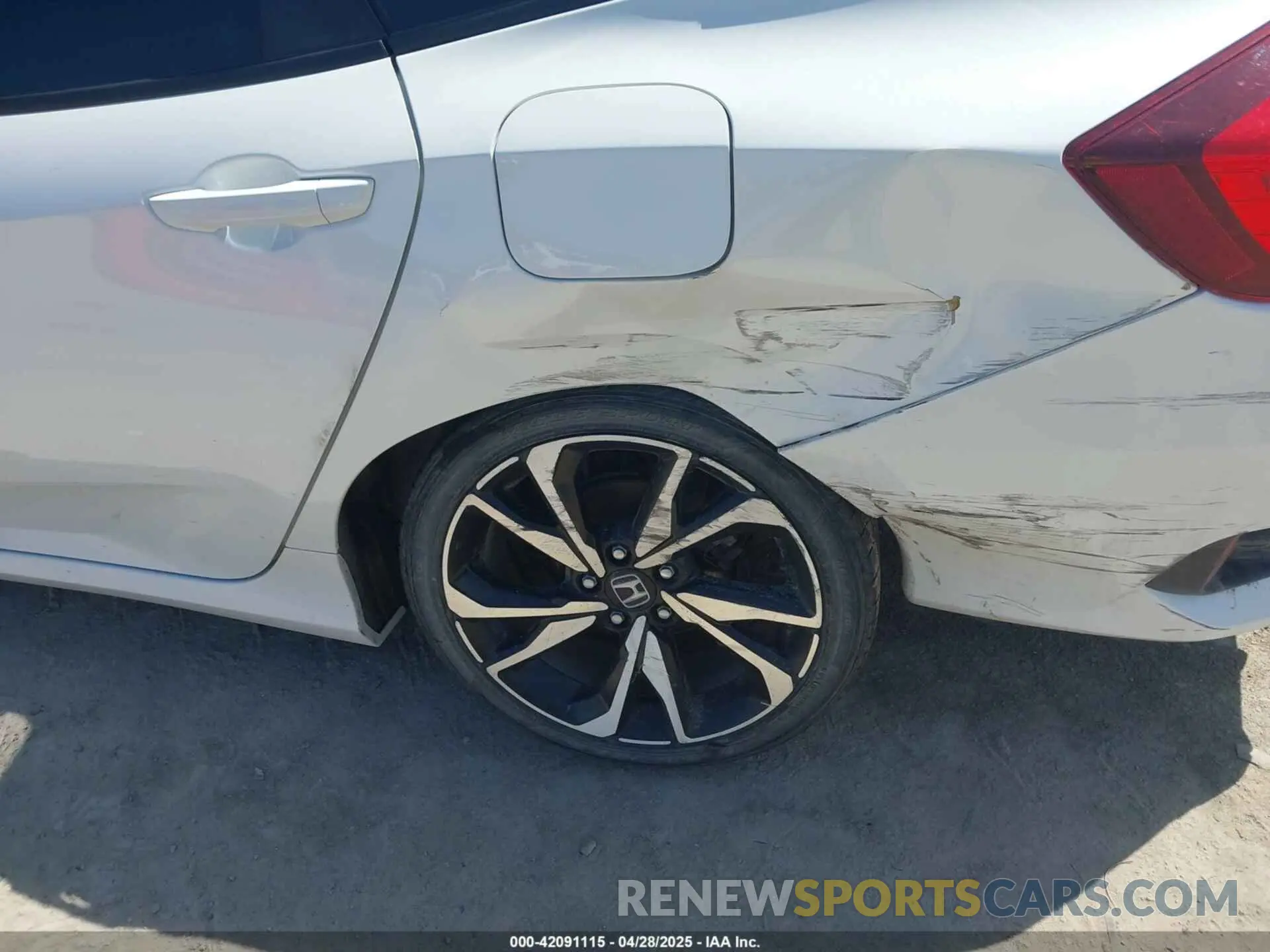 6 Photograph of a damaged car 19XFC2F8XKE026657 HONDA CIVIC 2019