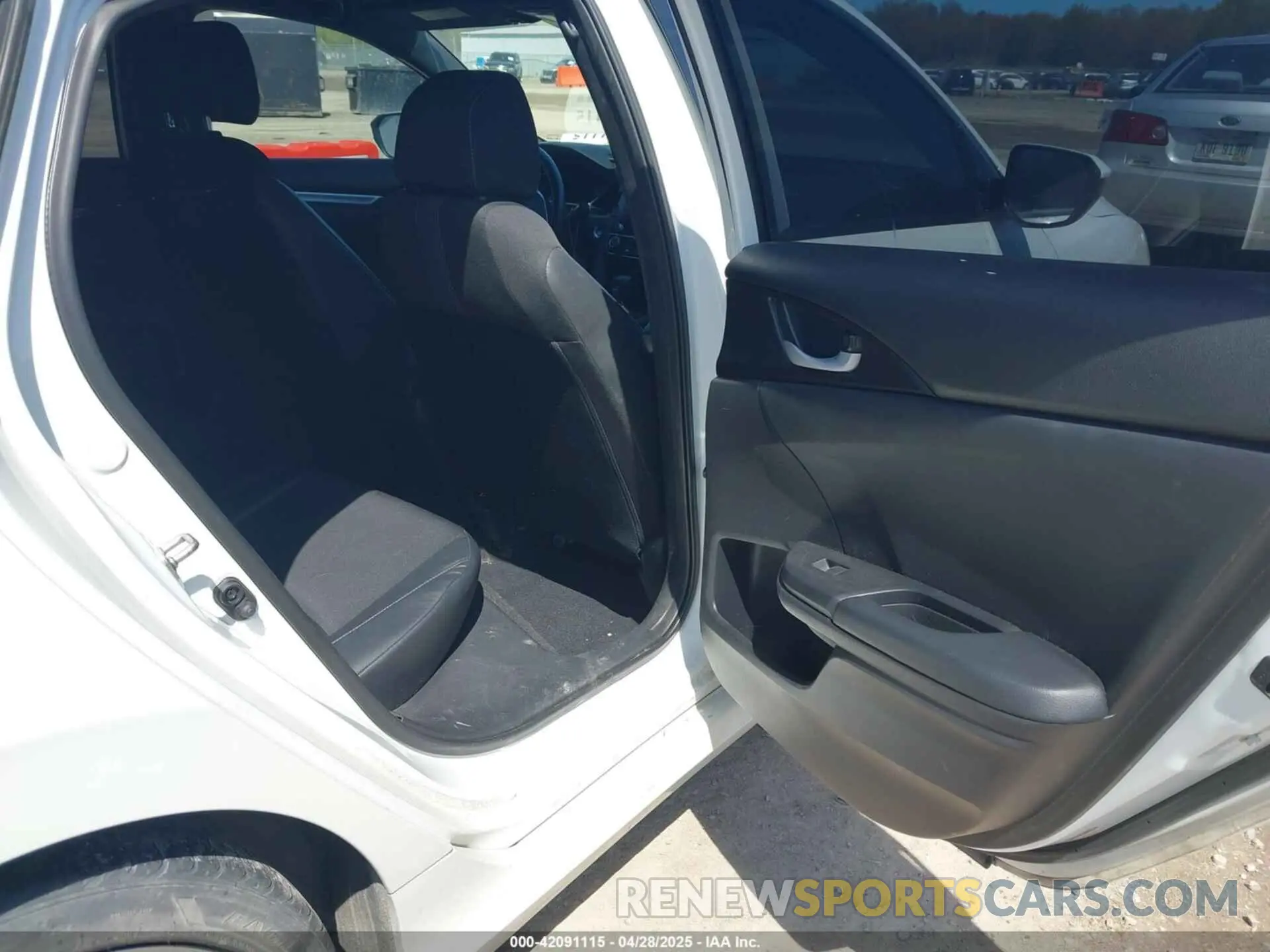 8 Photograph of a damaged car 19XFC2F8XKE026657 HONDA CIVIC 2019