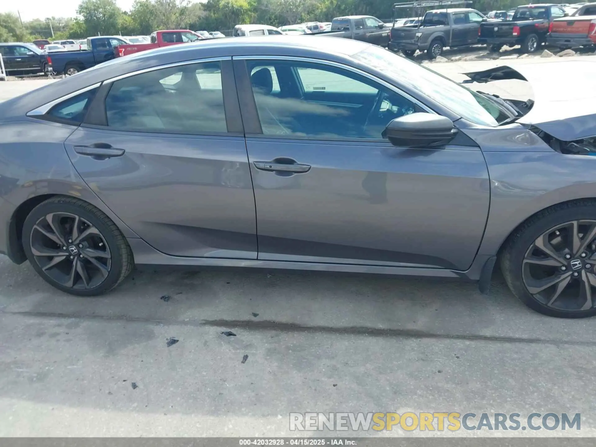 14 Photograph of a damaged car 19XFC2F8XKE035939 HONDA CIVIC 2019