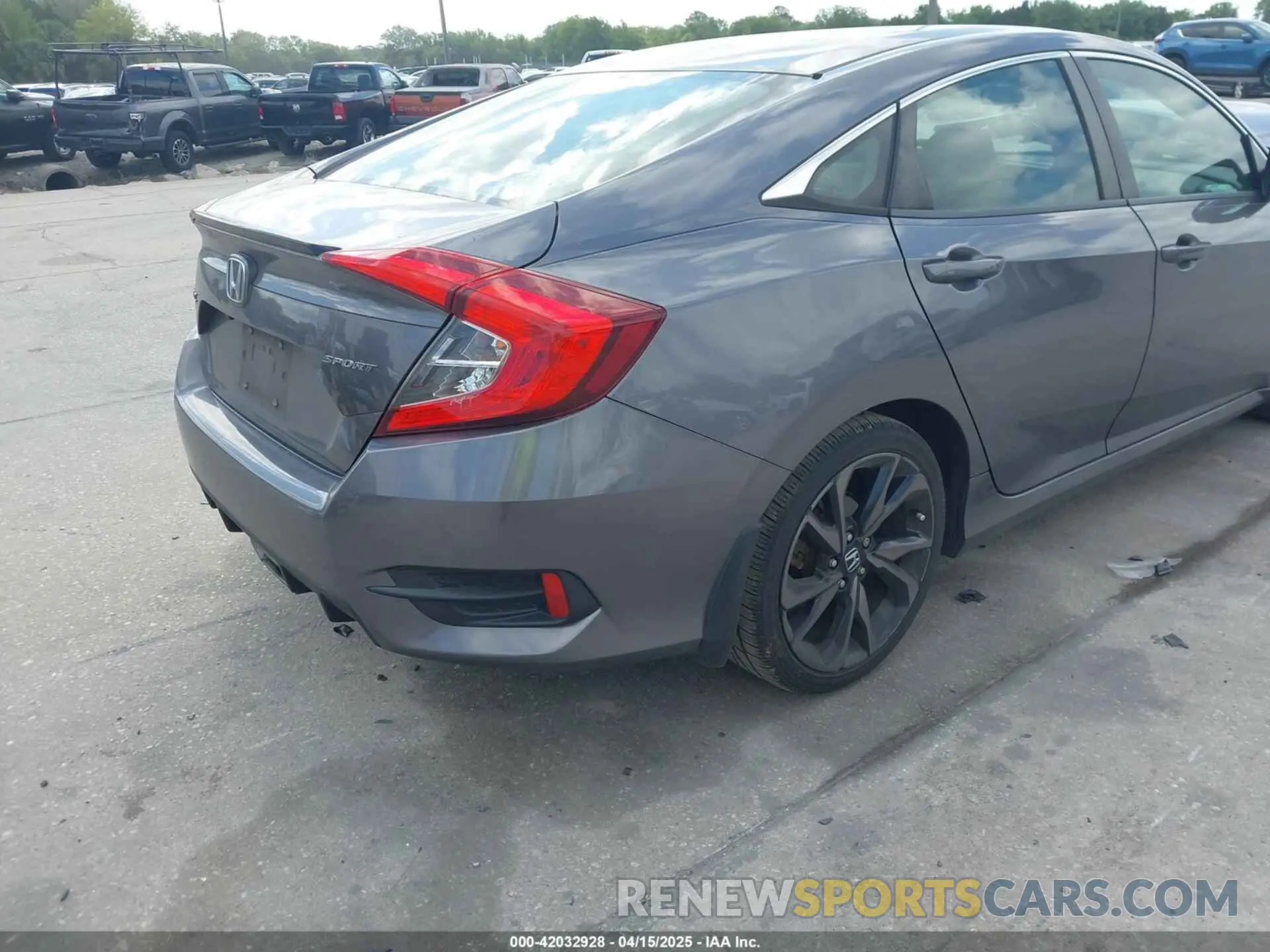 4 Photograph of a damaged car 19XFC2F8XKE035939 HONDA CIVIC 2019