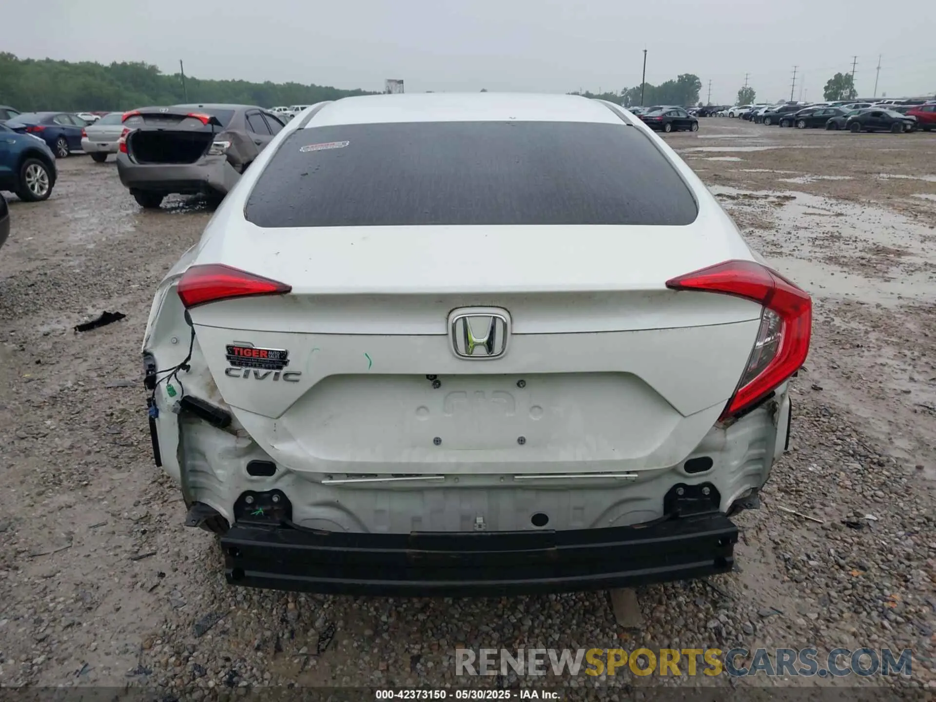 17 Photograph of a damaged car 2HGFC2F60KH564658 HONDA CIVIC 2019