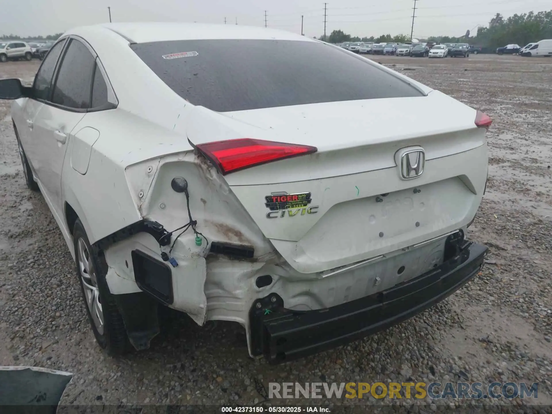 6 Photograph of a damaged car 2HGFC2F60KH564658 HONDA CIVIC 2019