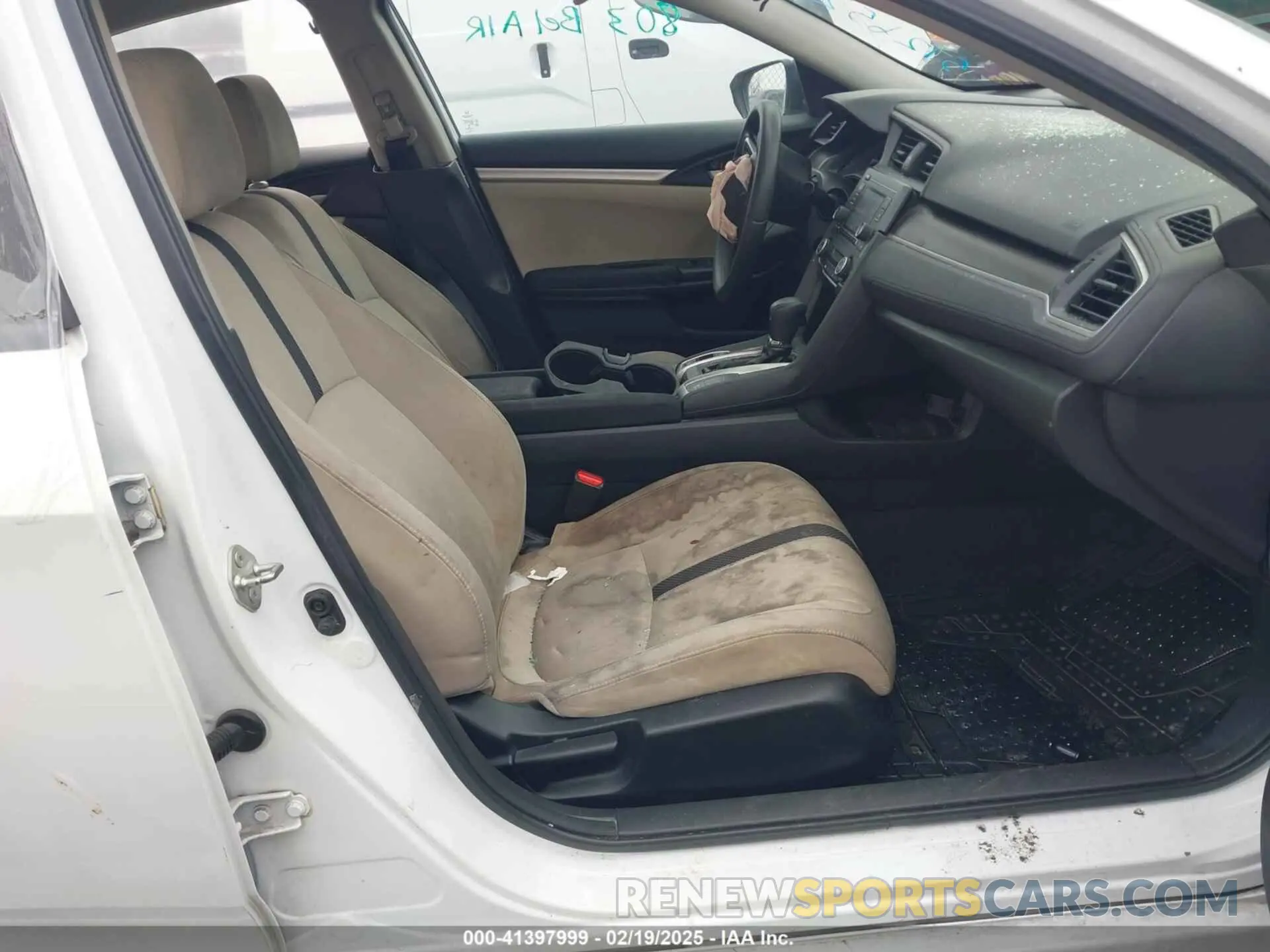 5 Photograph of a damaged car 2HGFC2F60KH573652 HONDA CIVIC 2019