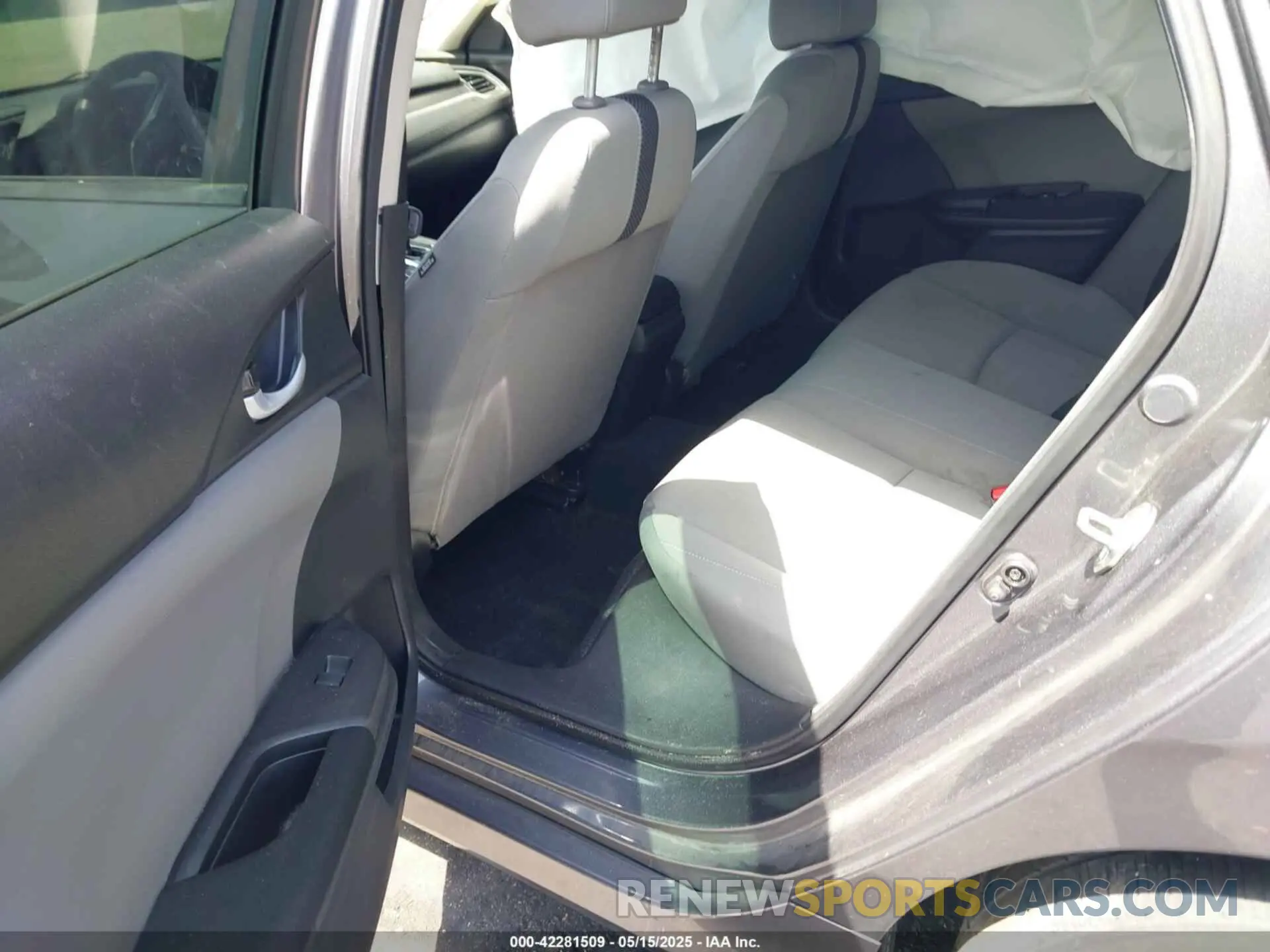 8 Photograph of a damaged car 2HGFC2F60KH596686 HONDA CIVIC 2019