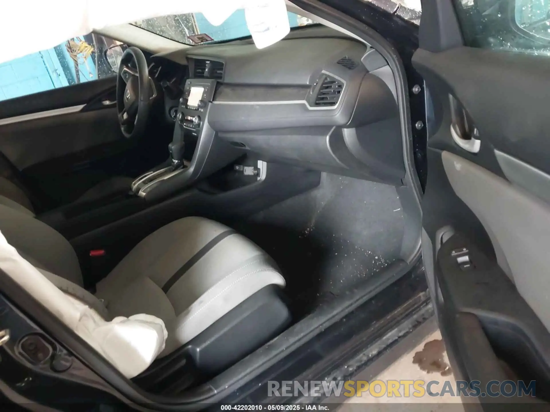 5 Photograph of a damaged car 2HGFC2F60KH599328 HONDA CIVIC 2019