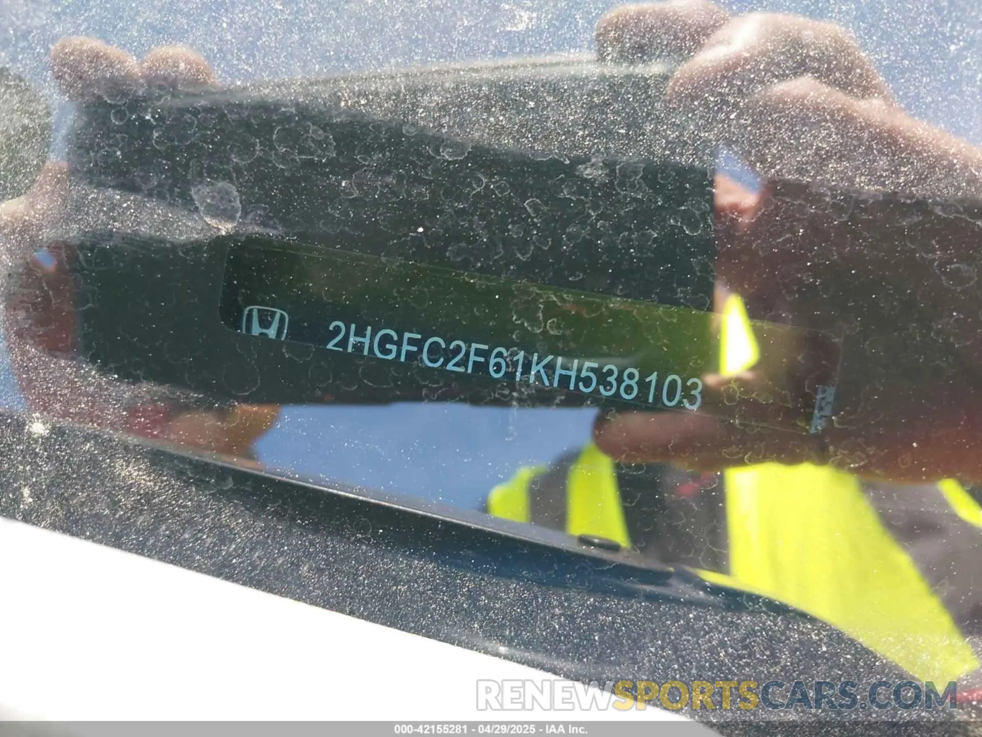 18 Photograph of a damaged car 2HGFC2F61KH538103 HONDA CIVIC 2019