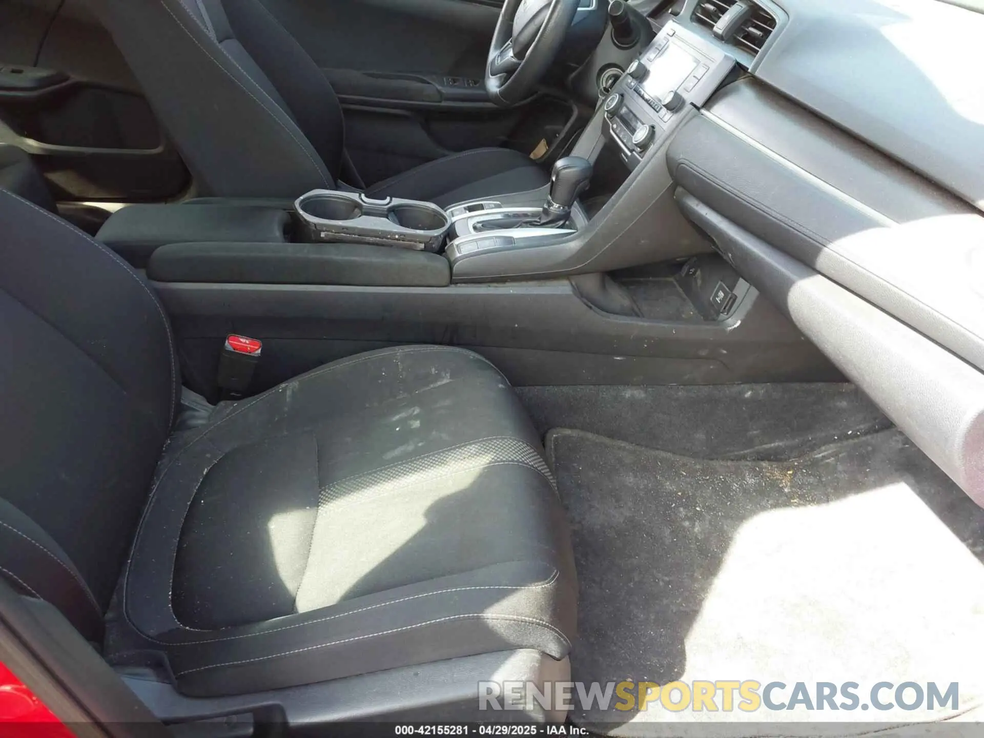 5 Photograph of a damaged car 2HGFC2F61KH538103 HONDA CIVIC 2019
