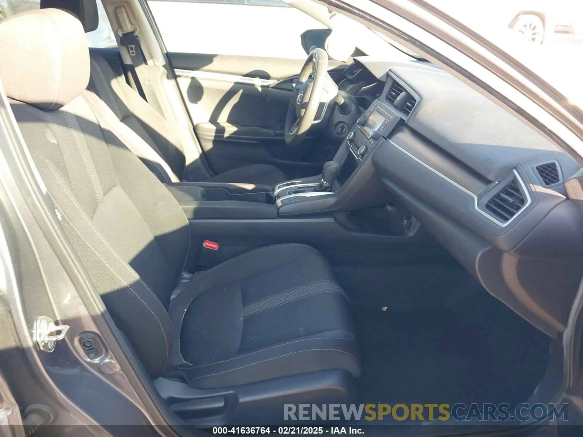 5 Photograph of a damaged car 2HGFC2F61KH558416 HONDA CIVIC 2019