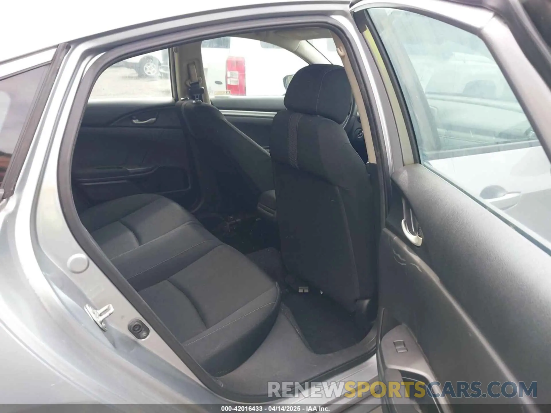 8 Photograph of a damaged car 2HGFC2F61KH570159 HONDA CIVIC 2019