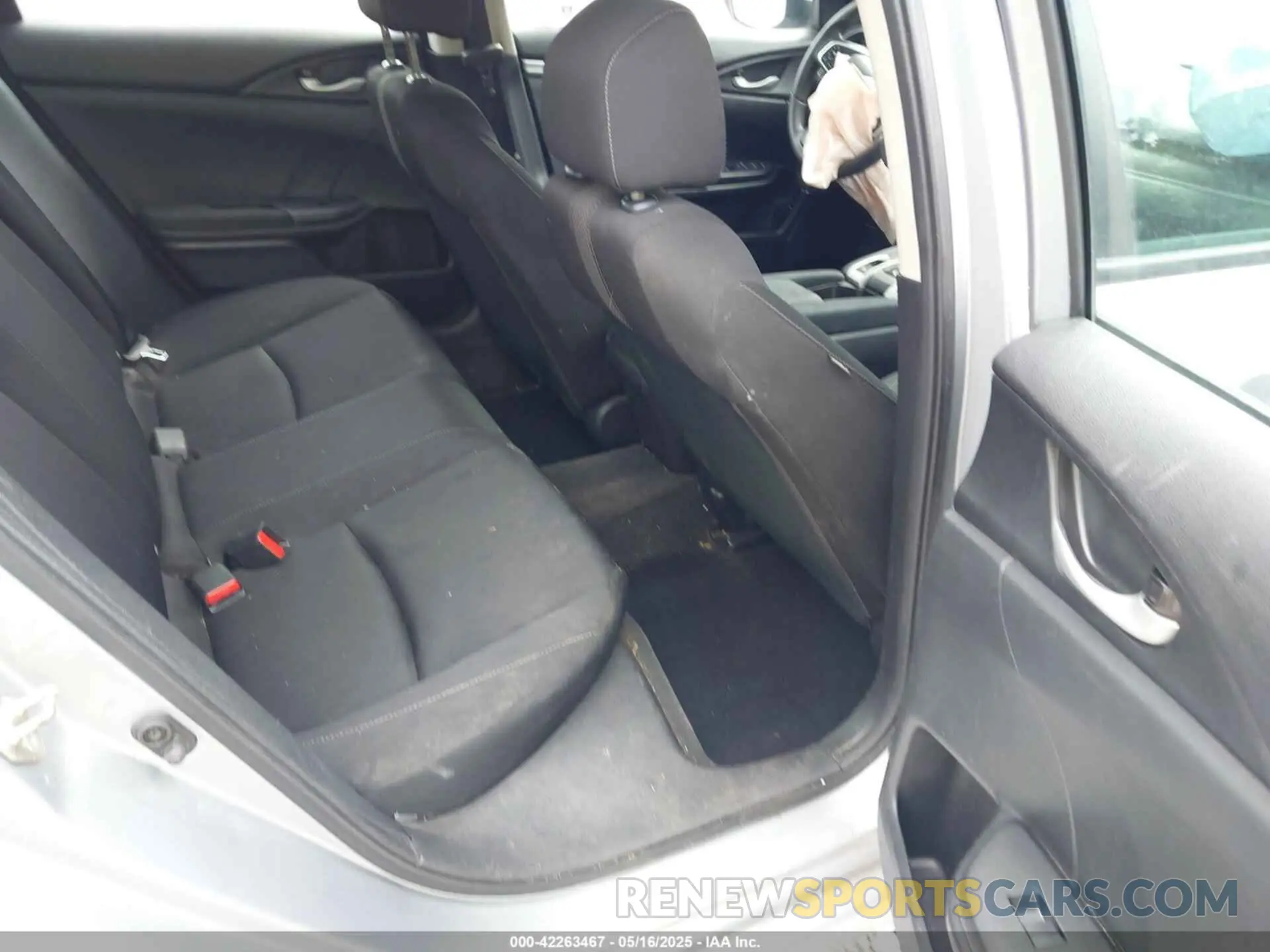 8 Photograph of a damaged car 2HGFC2F61KH601880 HONDA CIVIC 2019