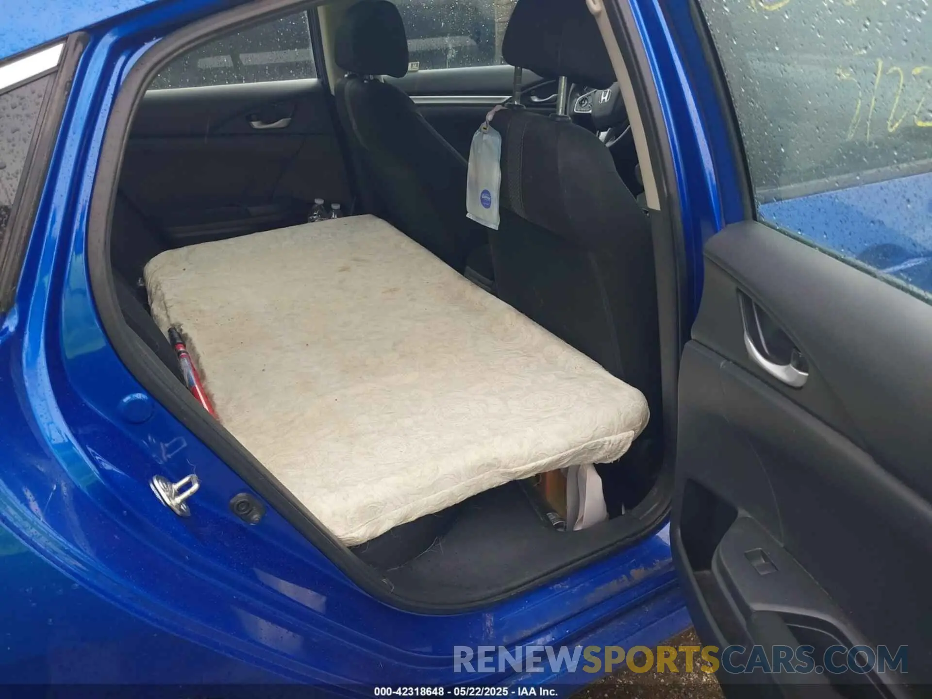 8 Photograph of a damaged car 2HGFC2F62KH511959 HONDA CIVIC 2019