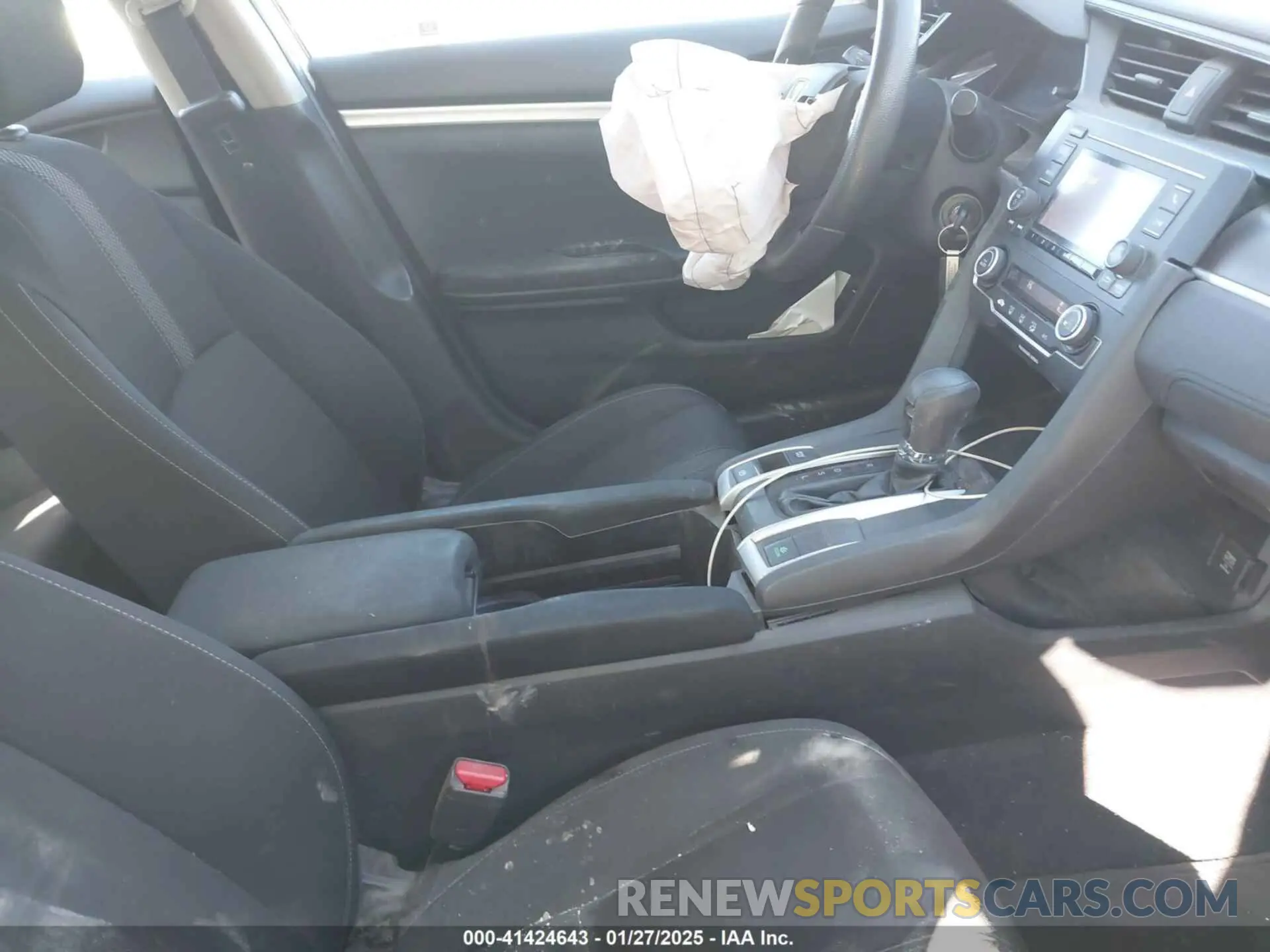 5 Photograph of a damaged car 2HGFC2F62KH513727 HONDA CIVIC 2019