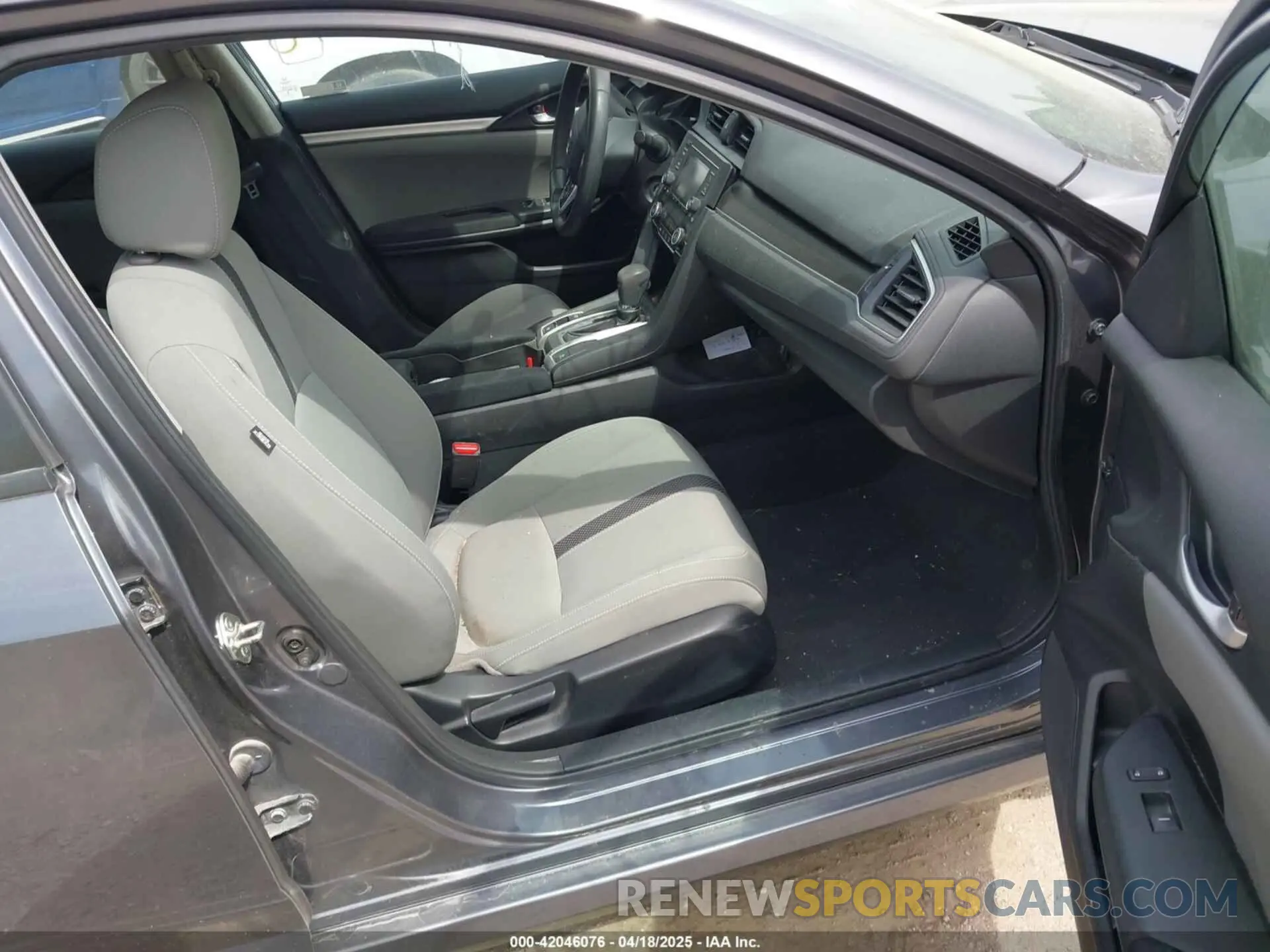 5 Photograph of a damaged car 2HGFC2F62KH552690 HONDA CIVIC 2019