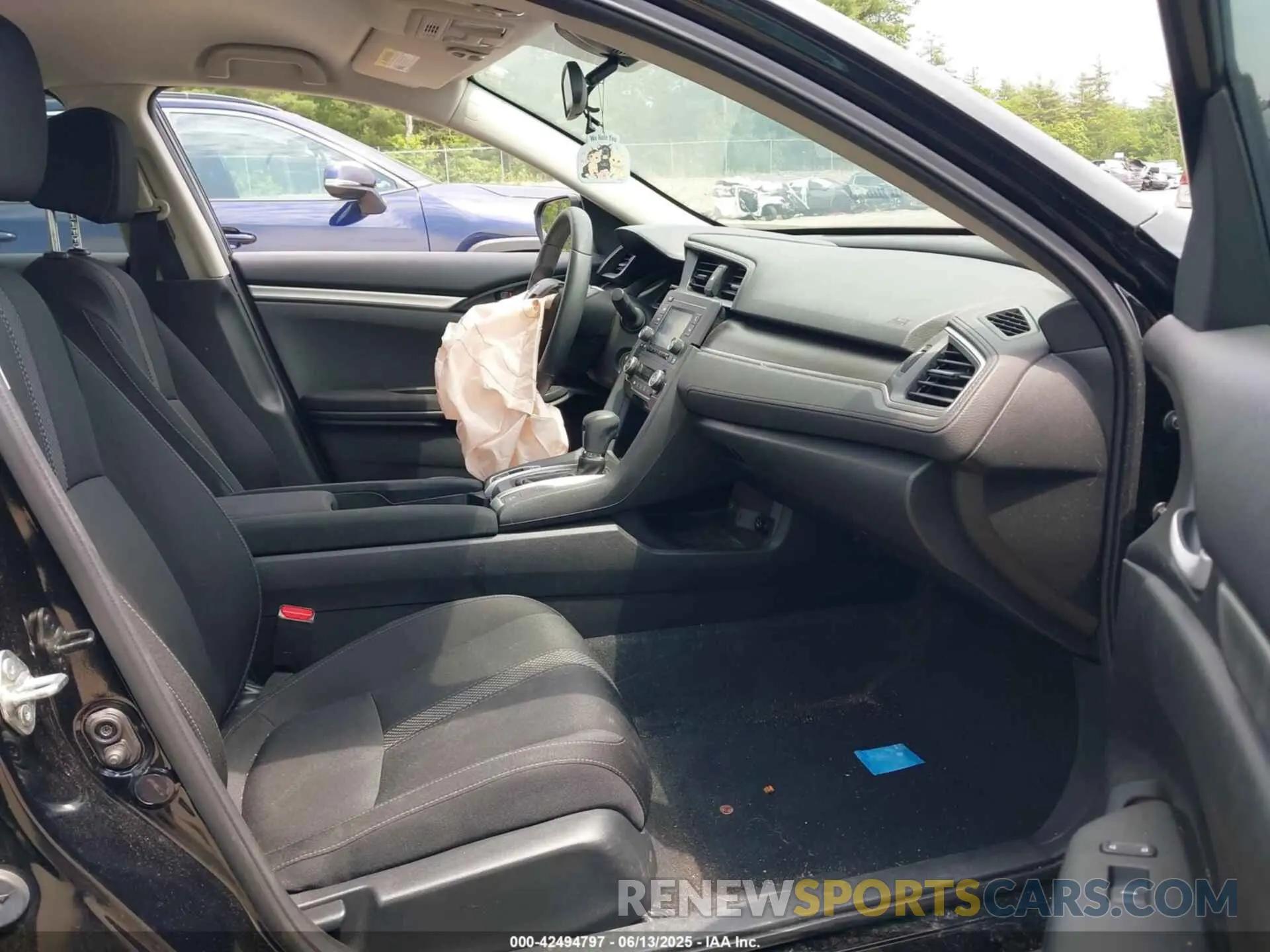 5 Photograph of a damaged car 2HGFC2F62KH560739 HONDA CIVIC 2019