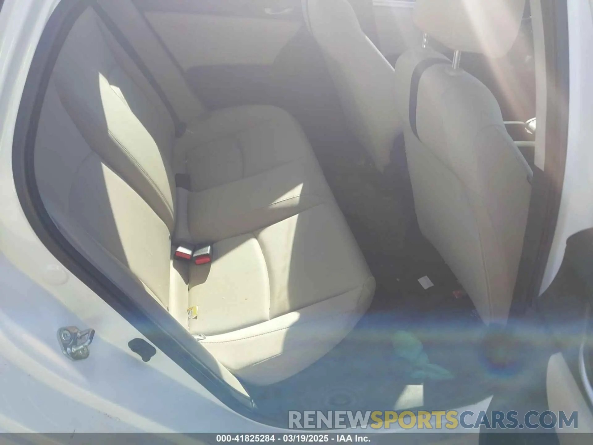 8 Photograph of a damaged car 2HGFC2F63KH504647 HONDA CIVIC 2019