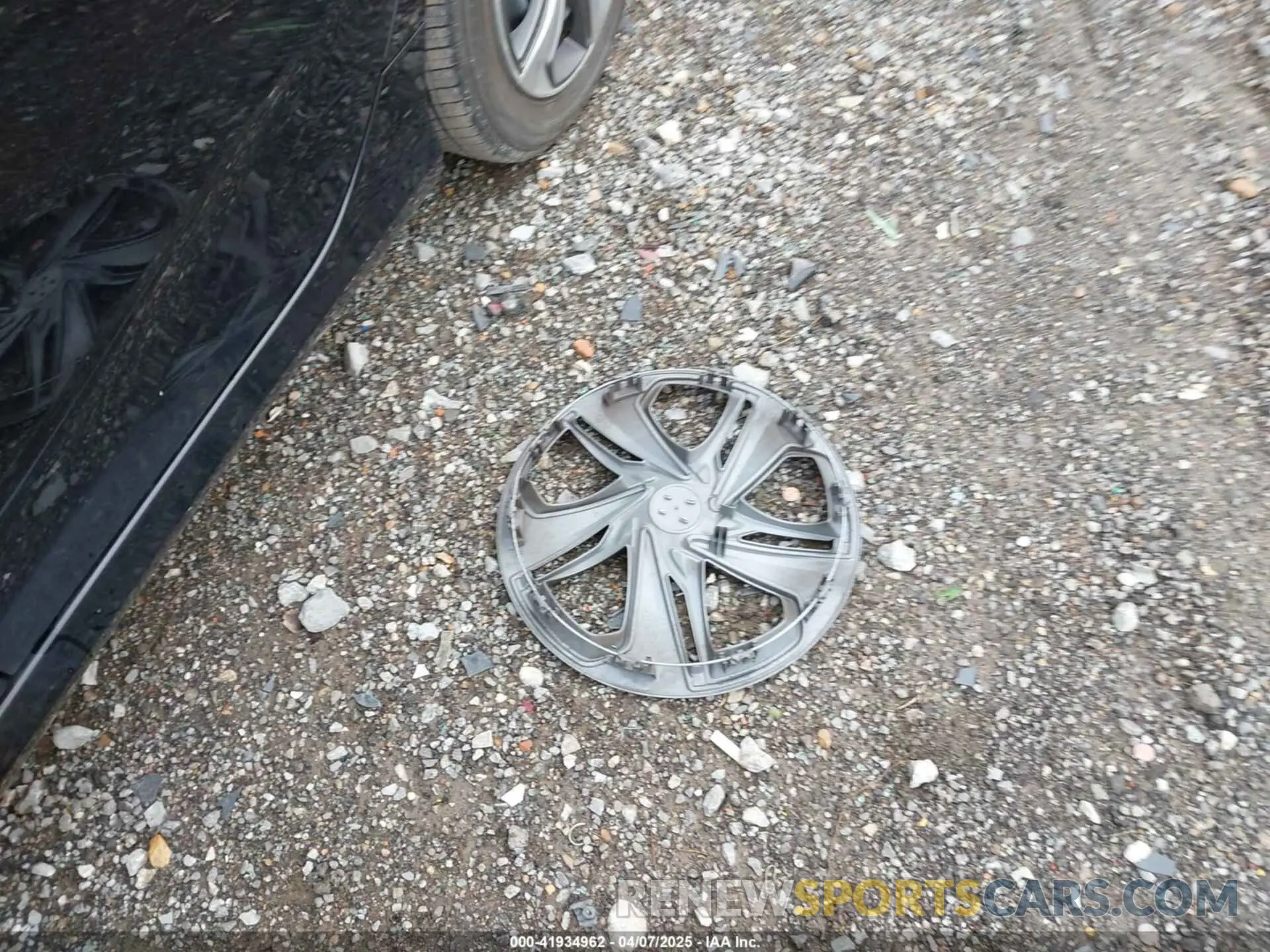 18 Photograph of a damaged car 2HGFC2F63KH506477 HONDA CIVIC 2019