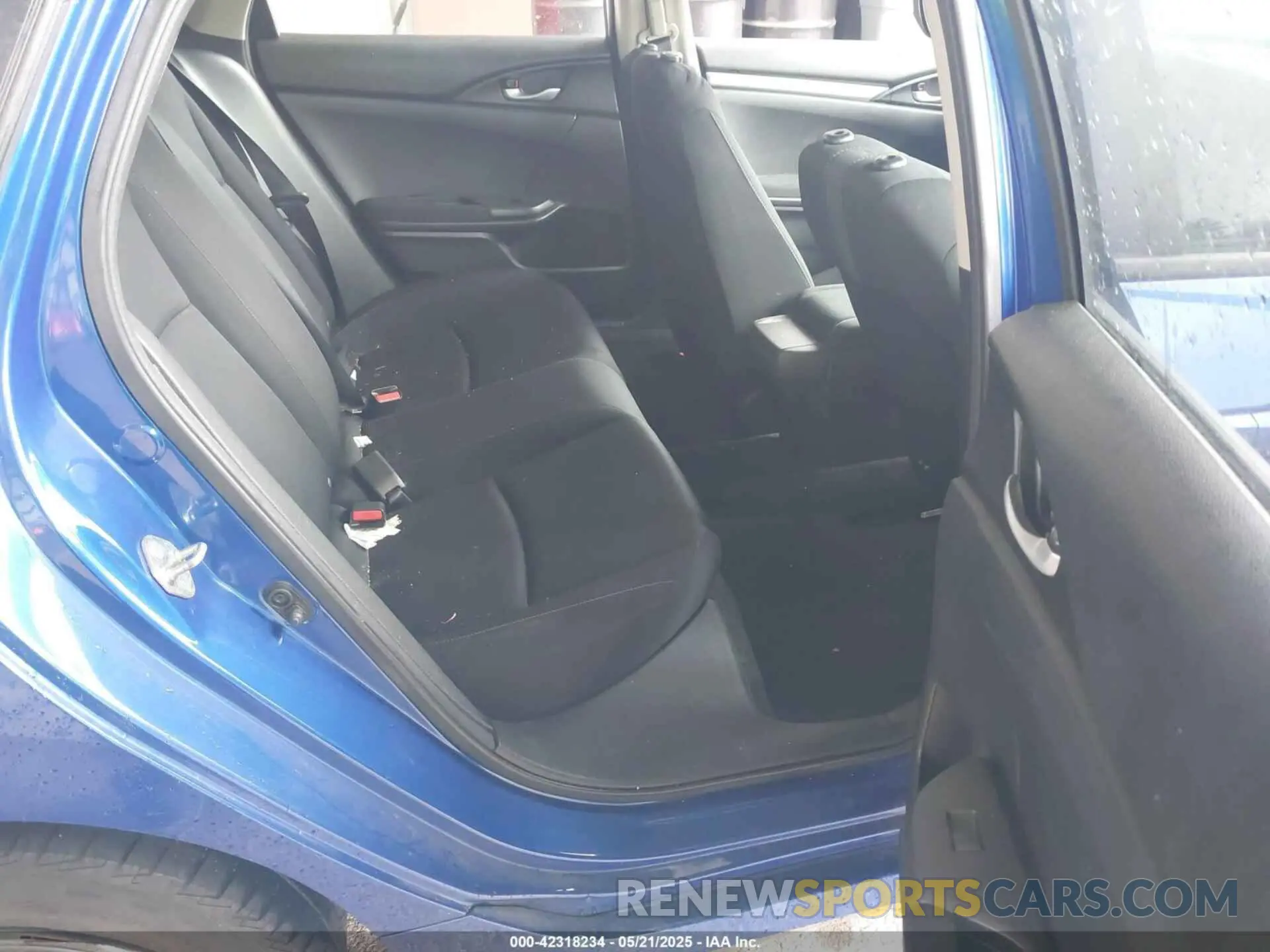 8 Photograph of a damaged car 2HGFC2F63KH561947 HONDA CIVIC 2019