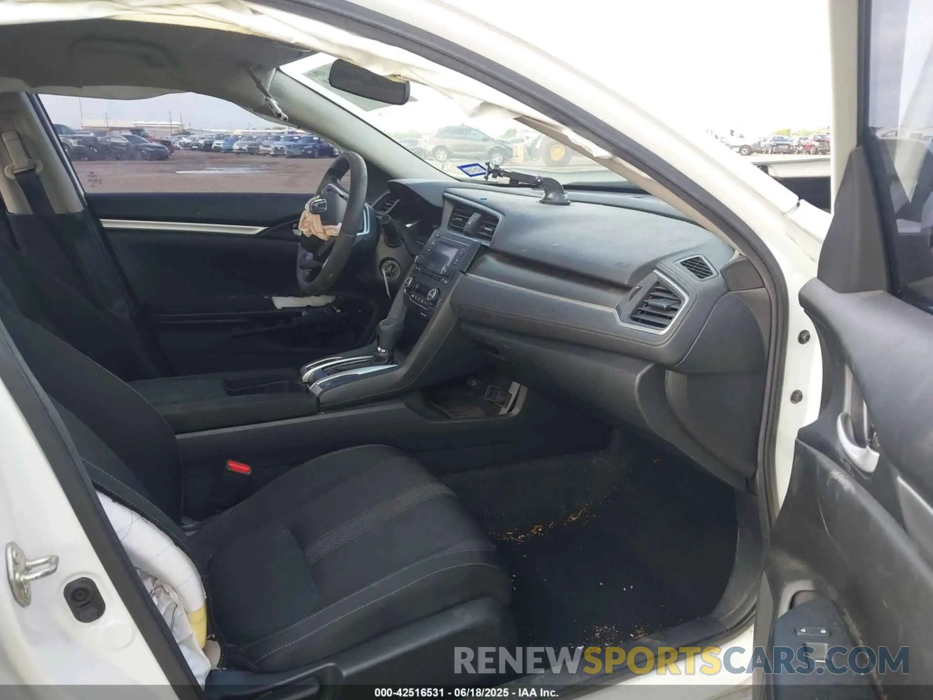 5 Photograph of a damaged car 2HGFC2F63KH585438 HONDA CIVIC 2019