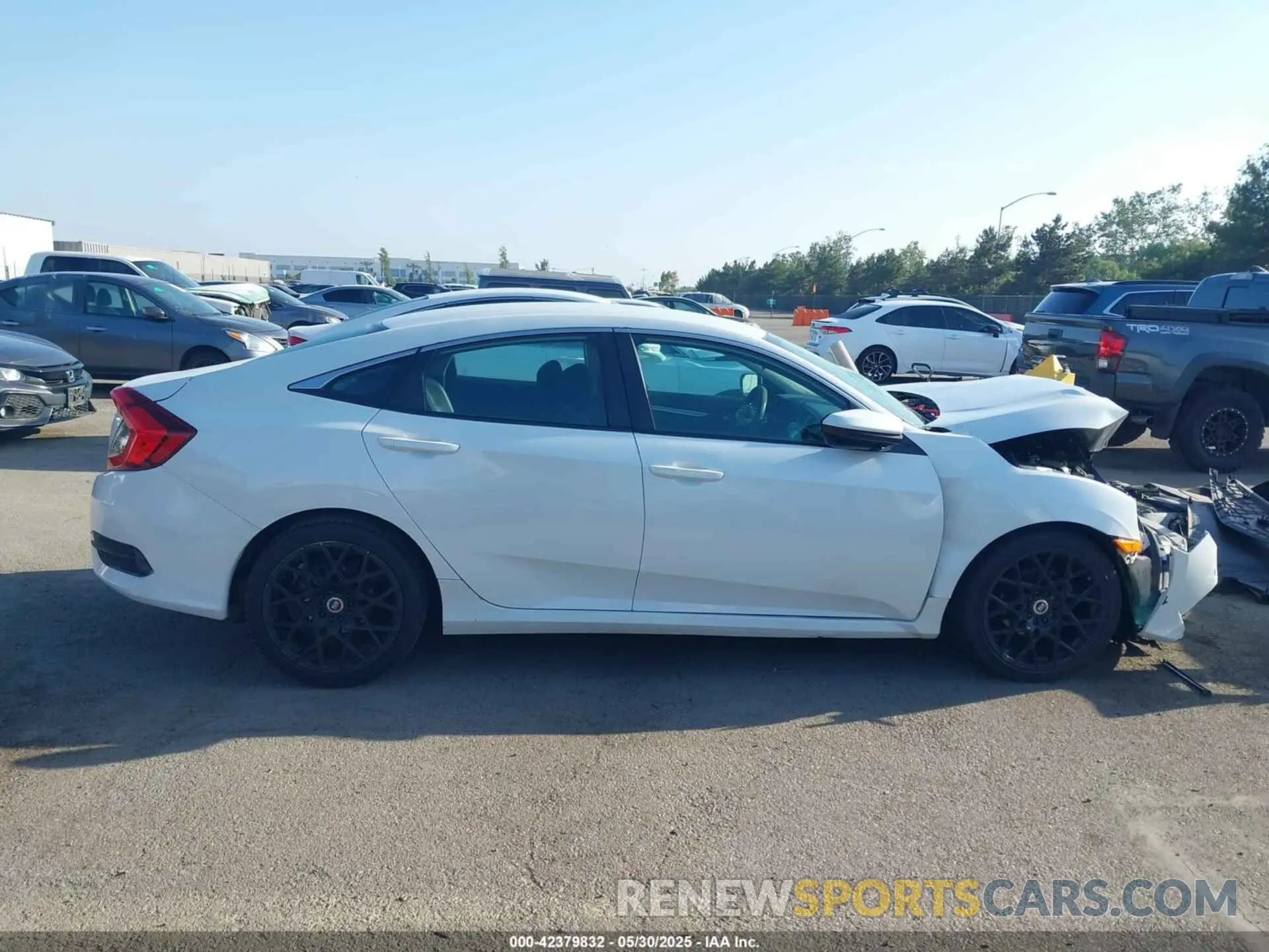 13 Photograph of a damaged car 2HGFC2F64KH531937 HONDA CIVIC 2019