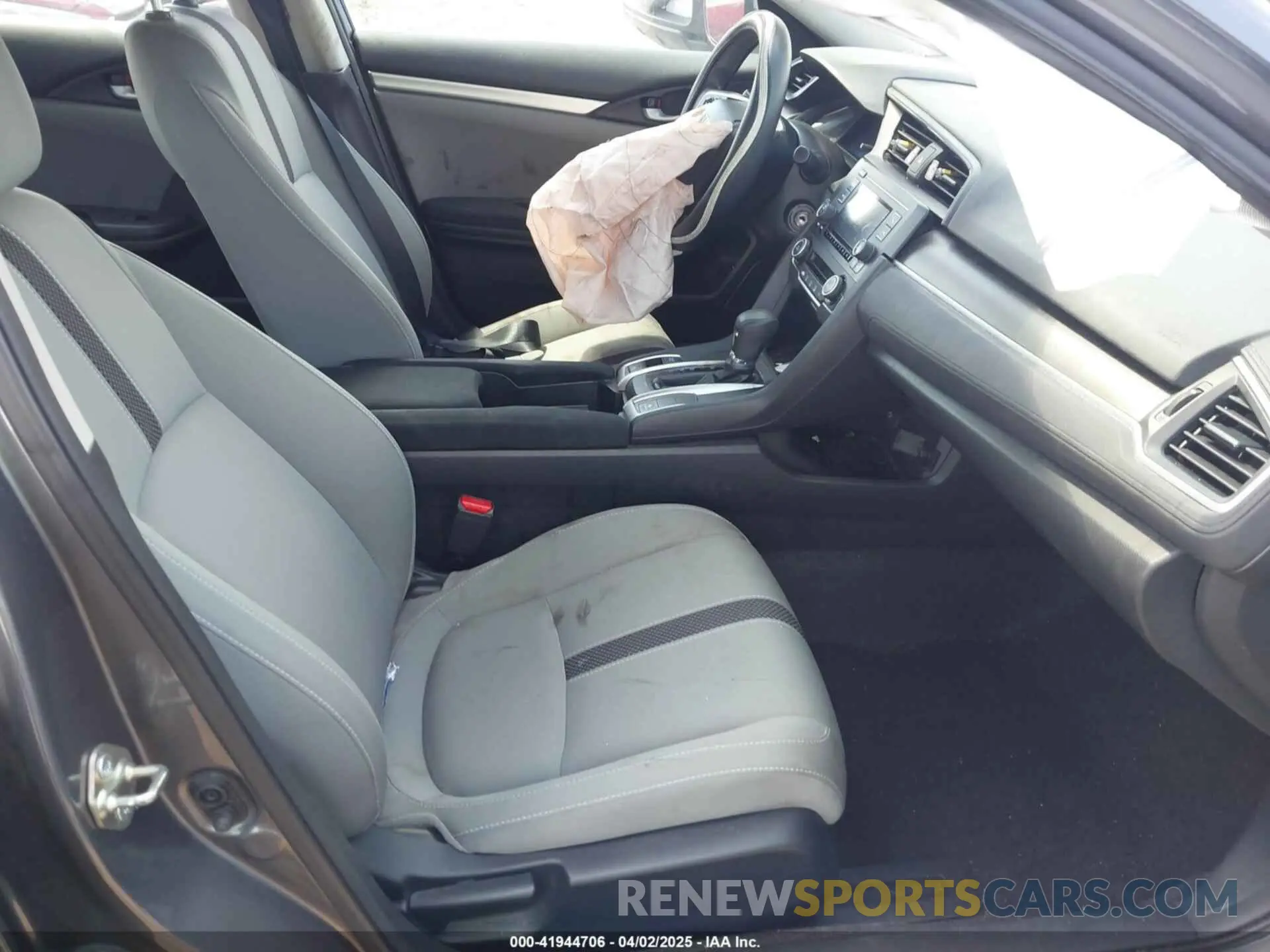 5 Photograph of a damaged car 2HGFC2F64KH596741 HONDA CIVIC 2019