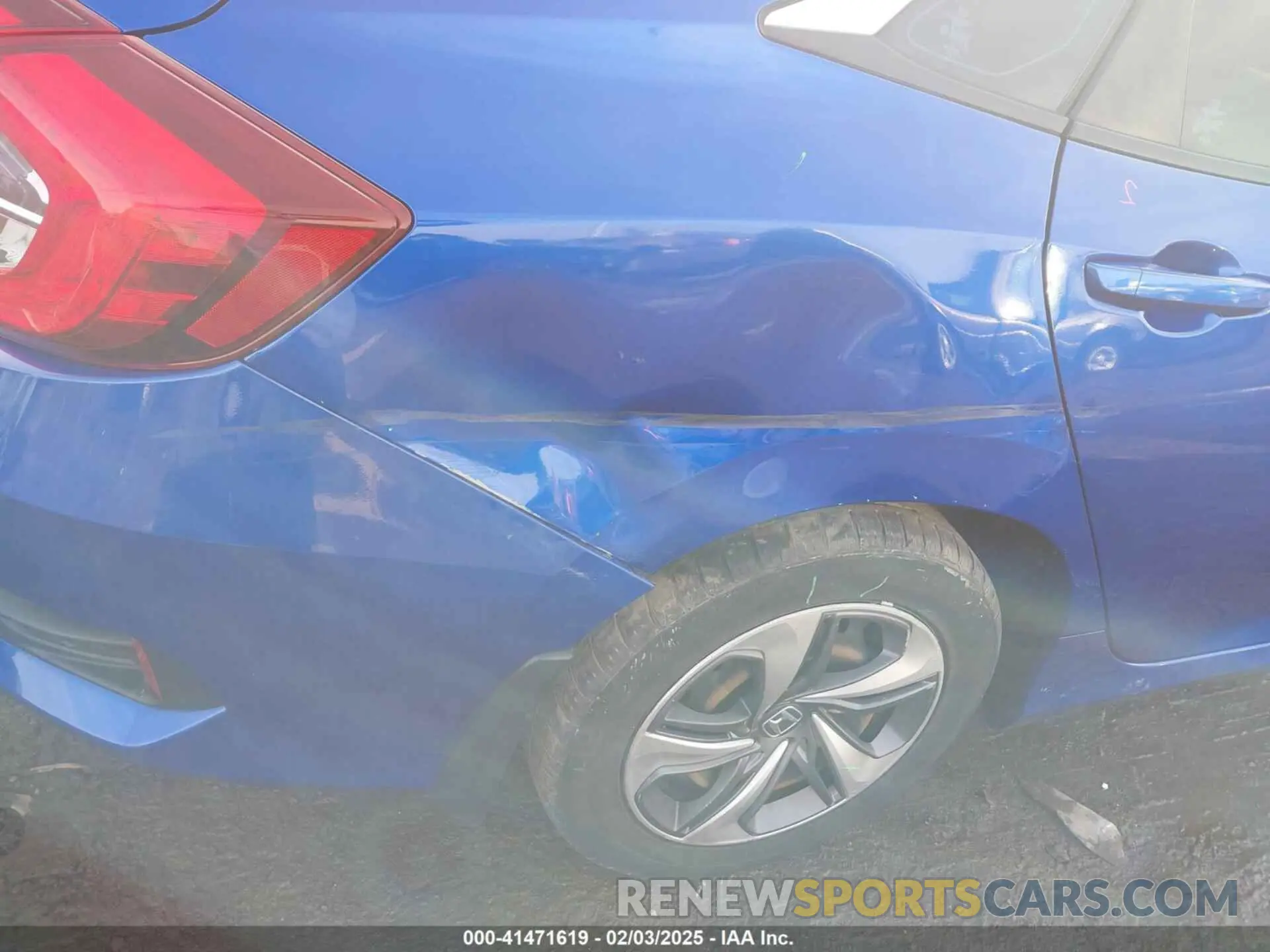17 Photograph of a damaged car 2HGFC2F64KH600092 HONDA CIVIC 2019