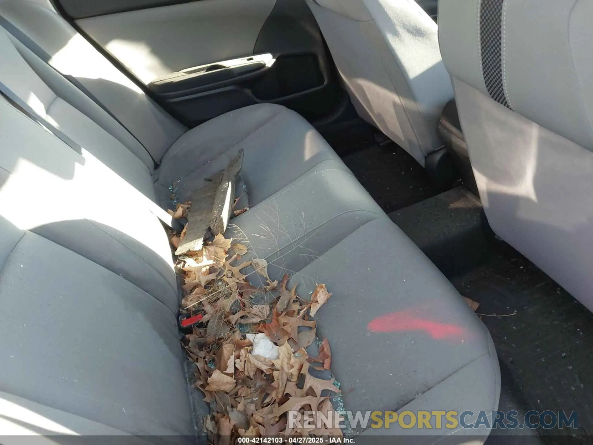 8 Photograph of a damaged car 2HGFC2F65KH523118 HONDA CIVIC 2019