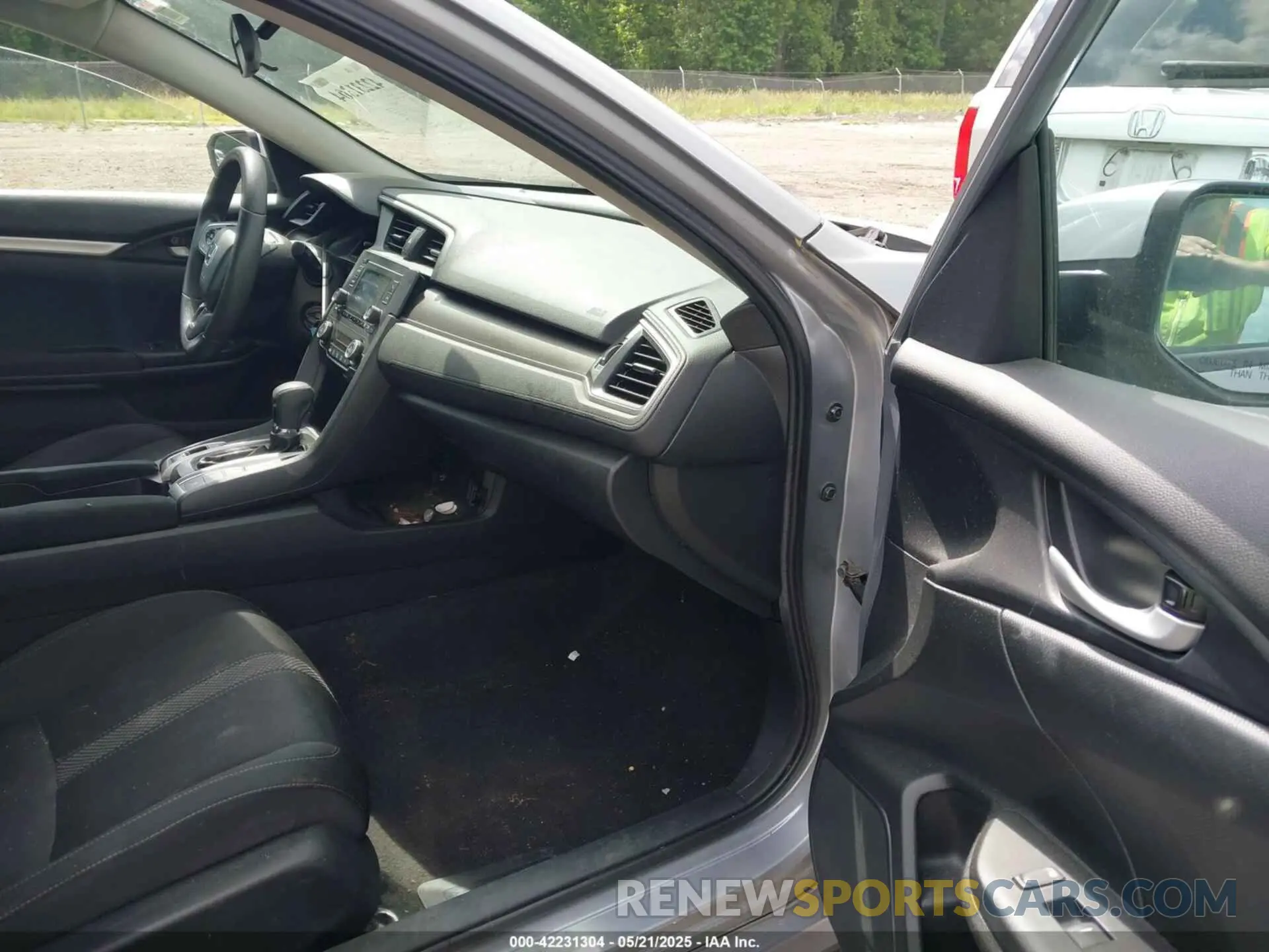 5 Photograph of a damaged car 2HGFC2F65KH548777 HONDA CIVIC 2019