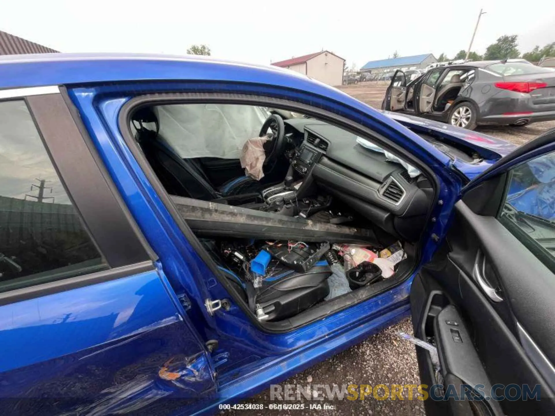 5 Photograph of a damaged car 2HGFC2F66KH520311 HONDA CIVIC 2019