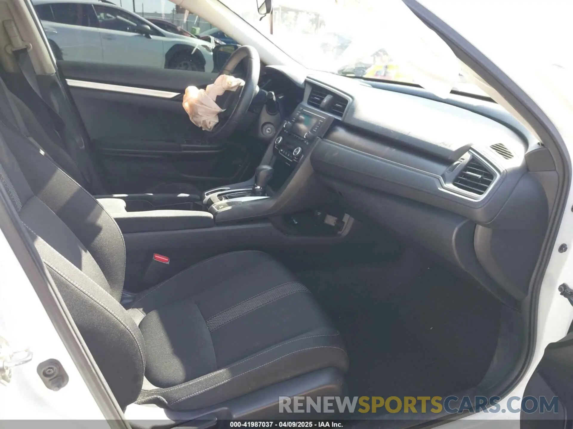 5 Photograph of a damaged car 2HGFC2F66KH522186 HONDA CIVIC 2019