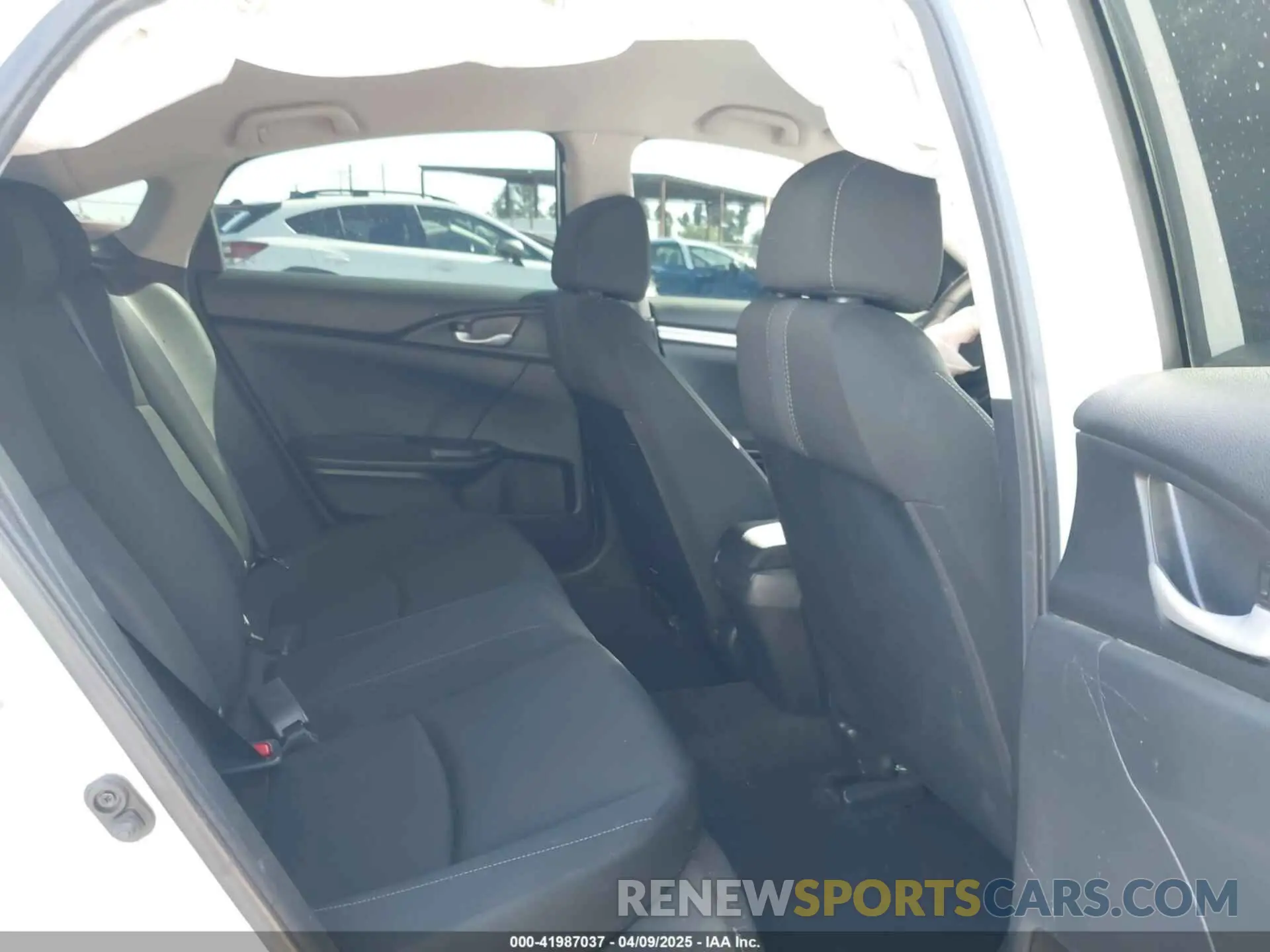 8 Photograph of a damaged car 2HGFC2F66KH522186 HONDA CIVIC 2019