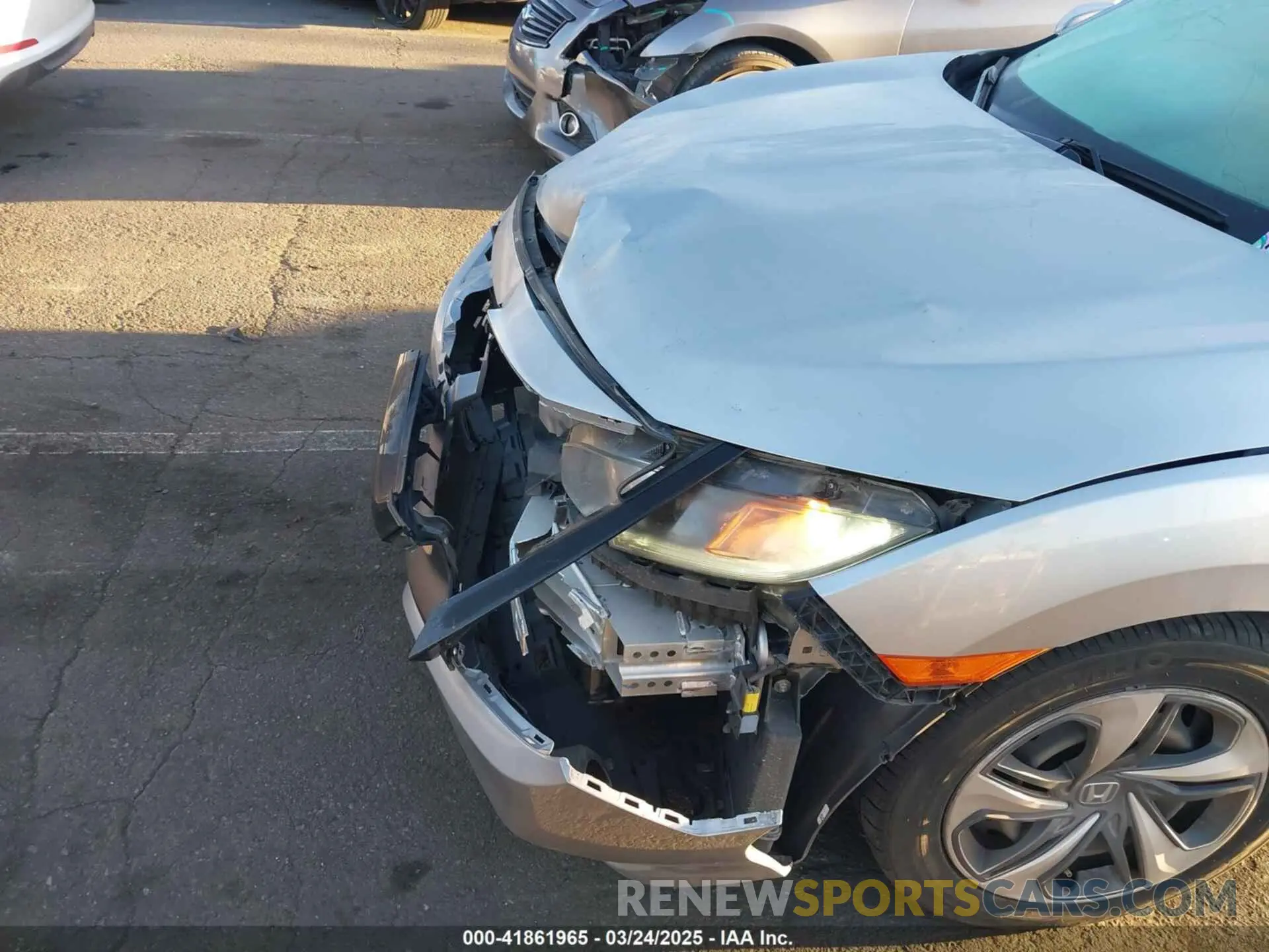 17 Photograph of a damaged car 2HGFC2F66KH550182 HONDA CIVIC 2019