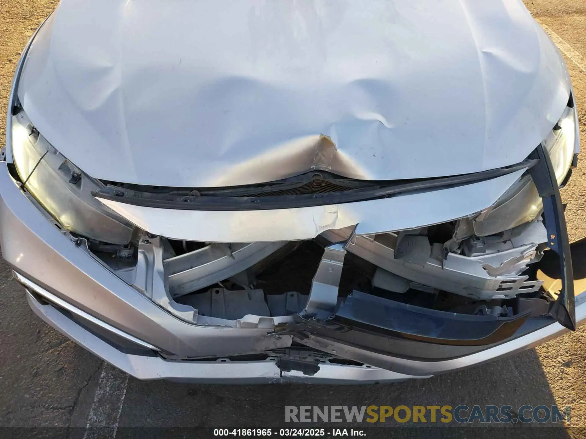 18 Photograph of a damaged car 2HGFC2F66KH550182 HONDA CIVIC 2019