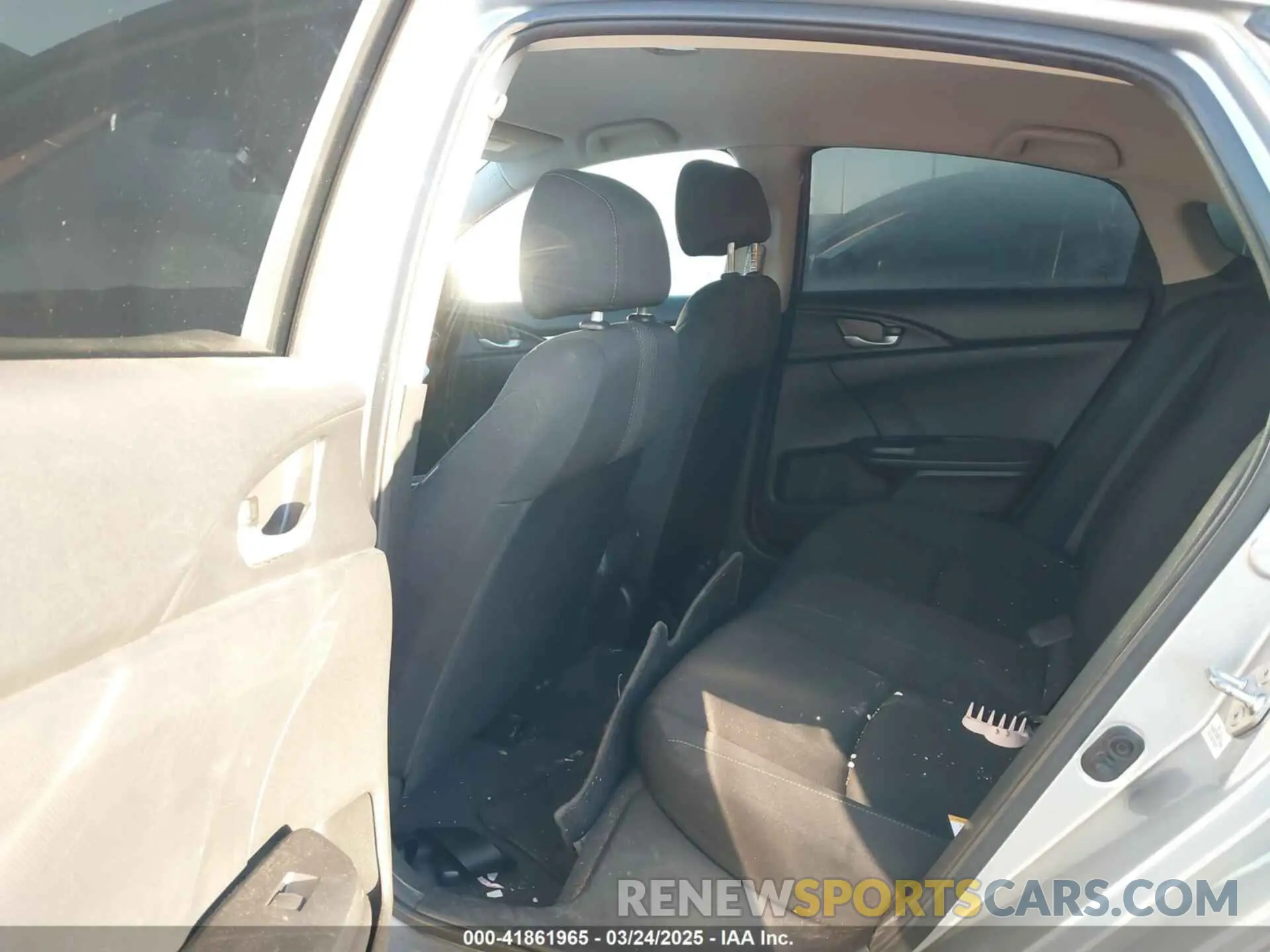 8 Photograph of a damaged car 2HGFC2F66KH550182 HONDA CIVIC 2019