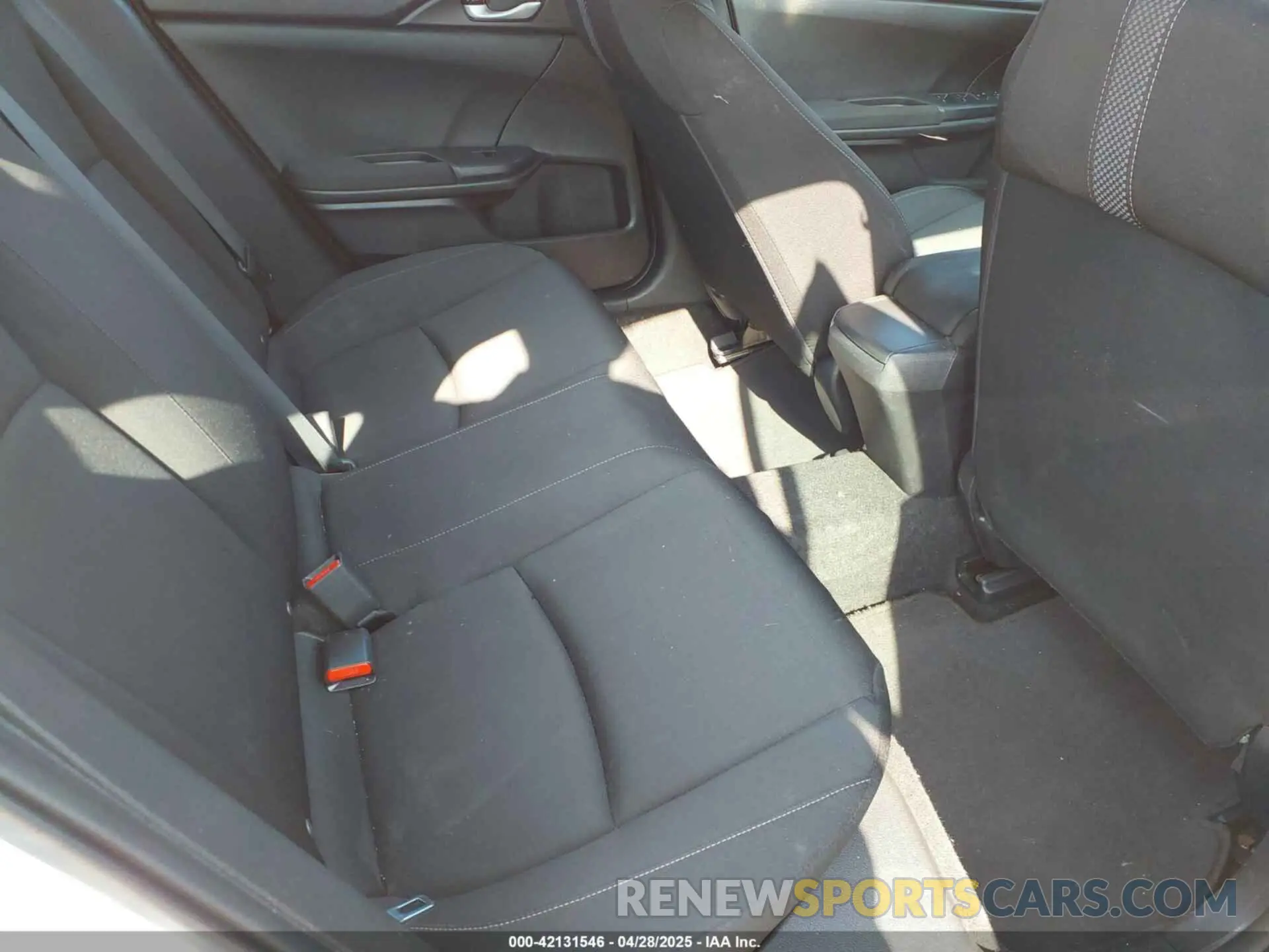 8 Photograph of a damaged car 2HGFC2F66KH567189 HONDA CIVIC 2019