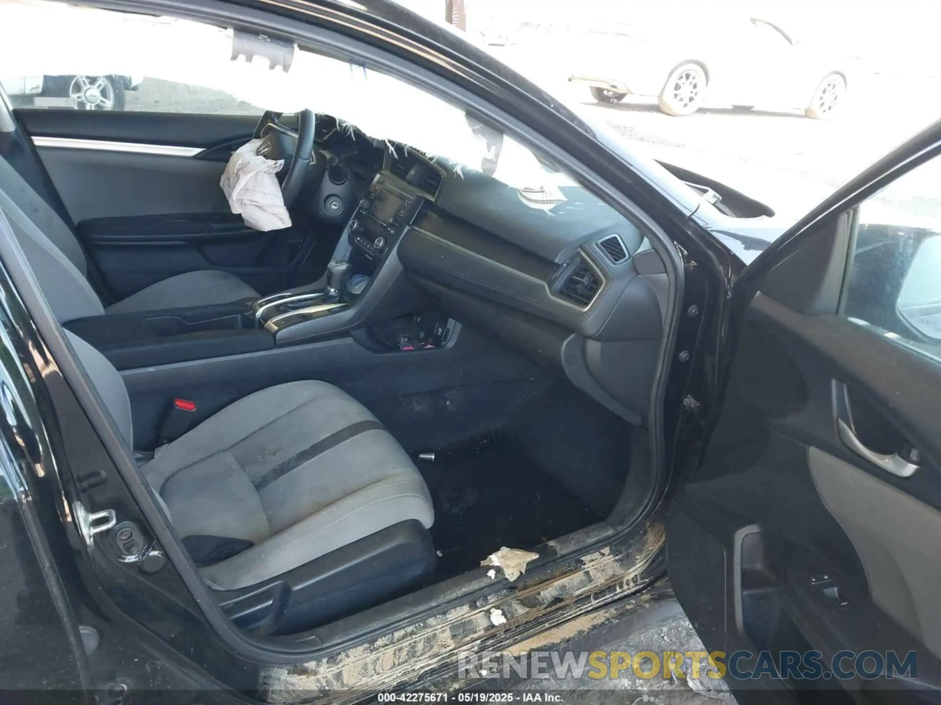 5 Photograph of a damaged car 2HGFC2F66KH582629 HONDA CIVIC 2019