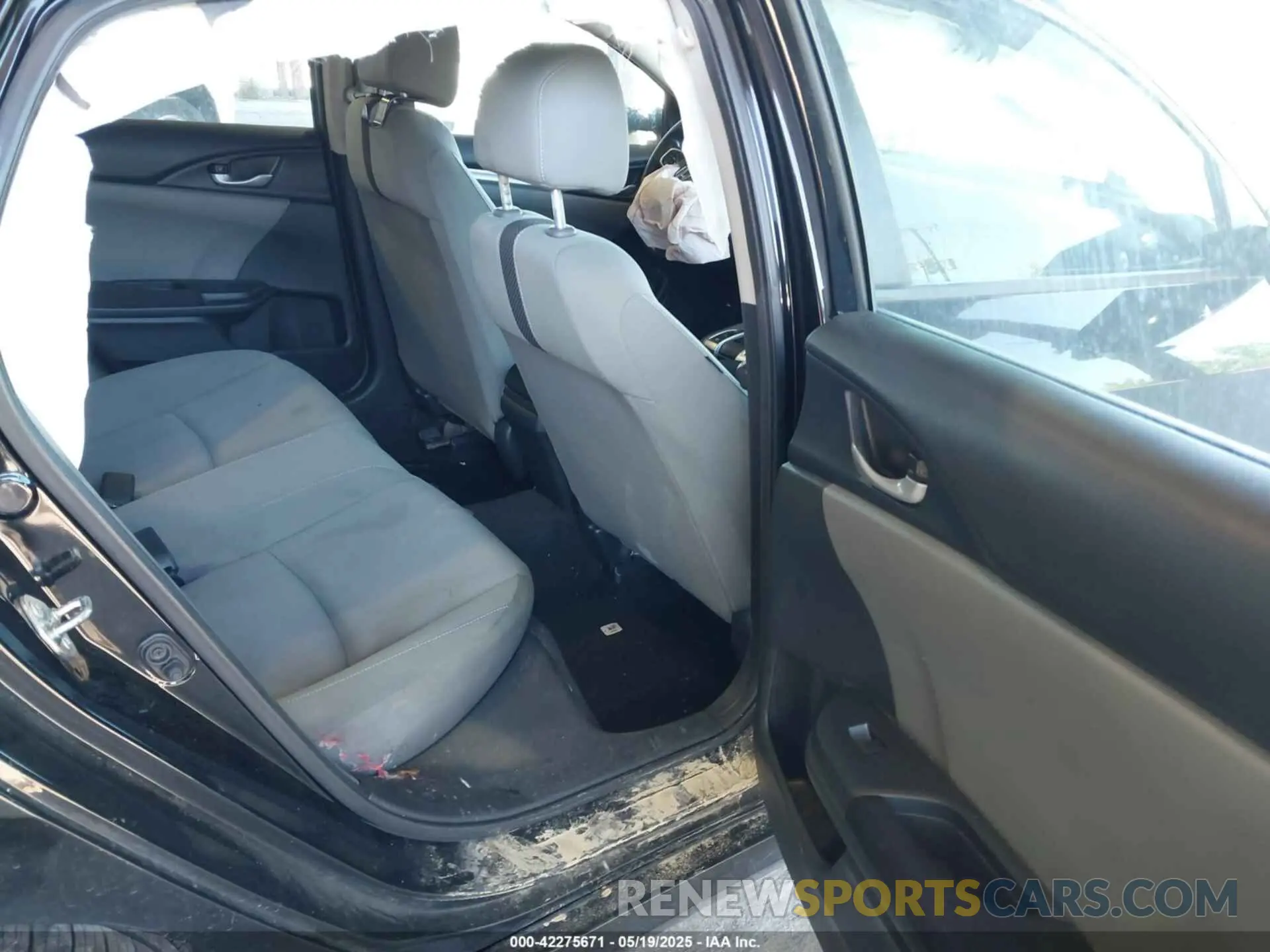 8 Photograph of a damaged car 2HGFC2F66KH582629 HONDA CIVIC 2019