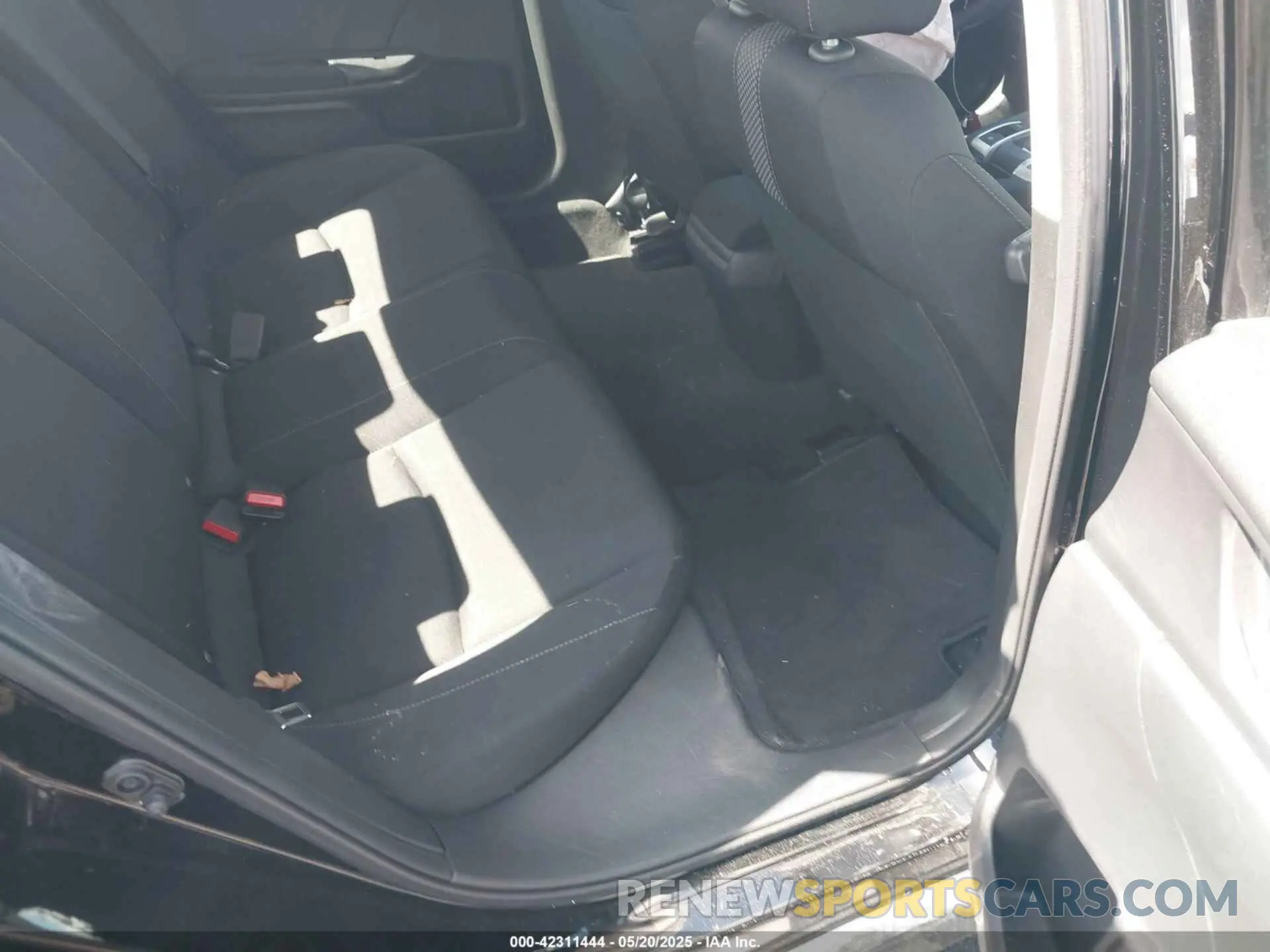 8 Photograph of a damaged car 2HGFC2F66KH598782 HONDA CIVIC 2019