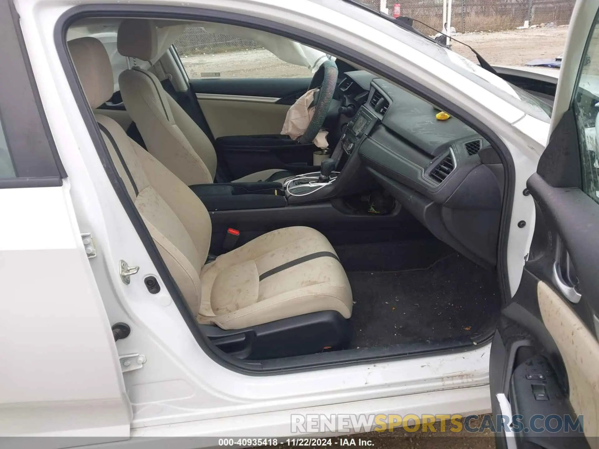 5 Photograph of a damaged car 2HGFC2F67KH558761 HONDA CIVIC 2019