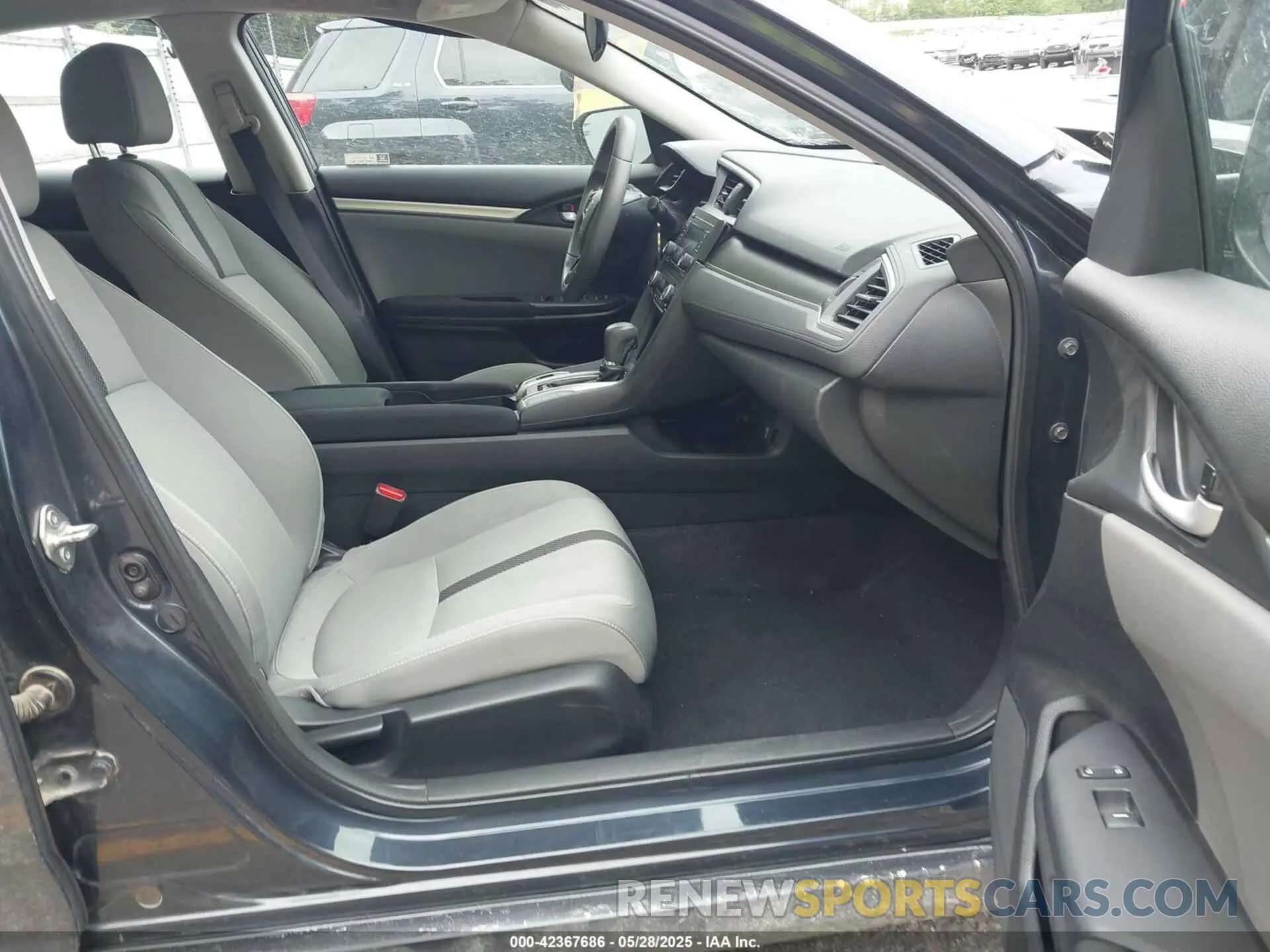 5 Photograph of a damaged car 2HGFC2F67KH600863 HONDA CIVIC 2019