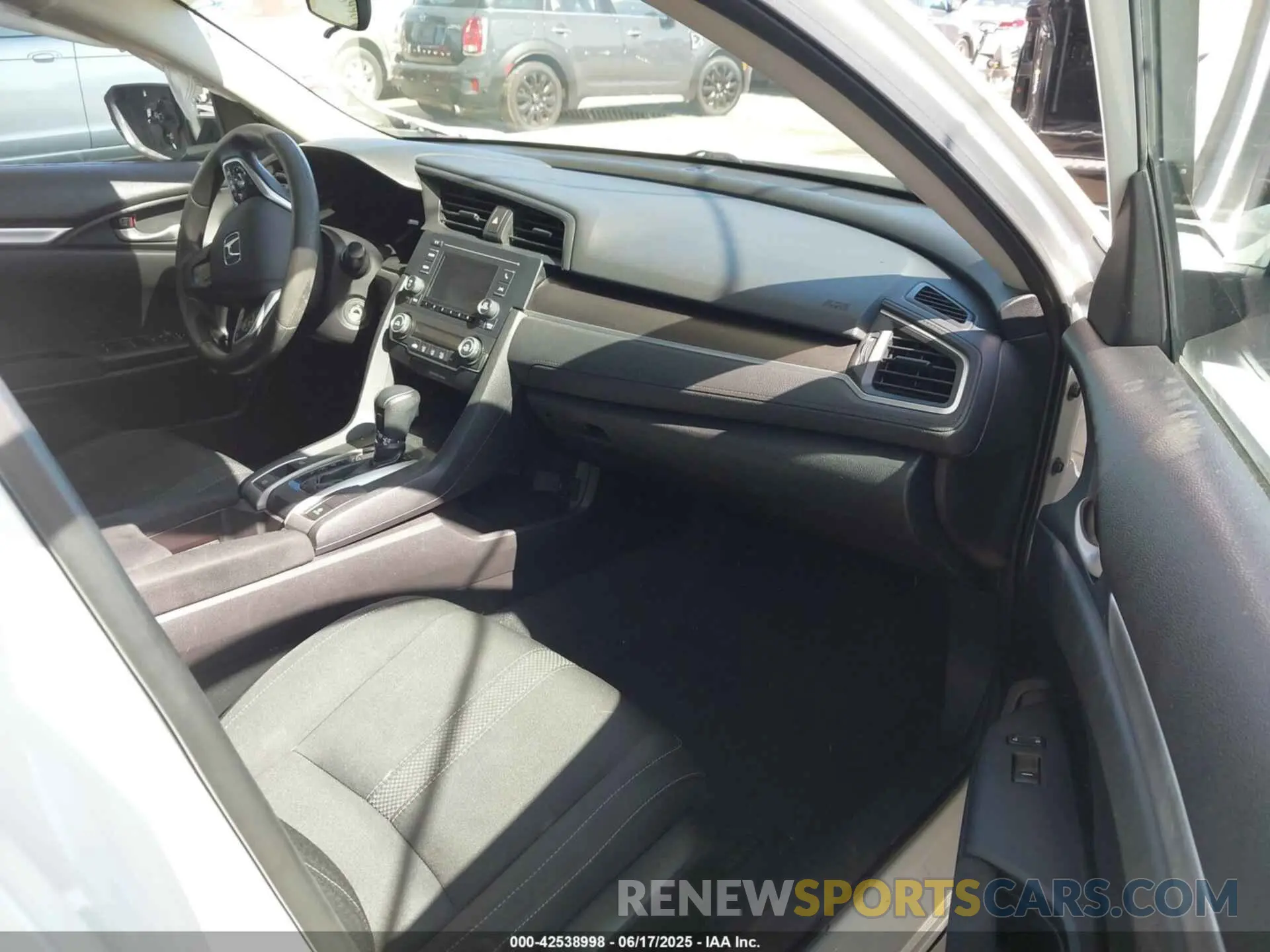 5 Photograph of a damaged car 2HGFC2F69KH505902 HONDA CIVIC 2019