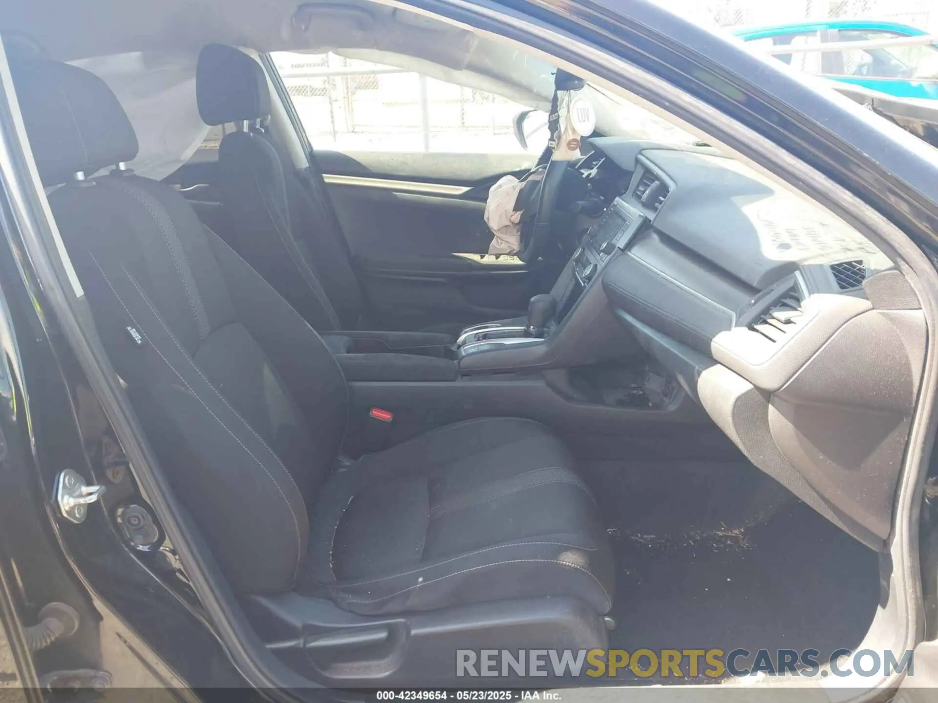5 Photograph of a damaged car 2HGFC2F69KH531884 HONDA CIVIC 2019